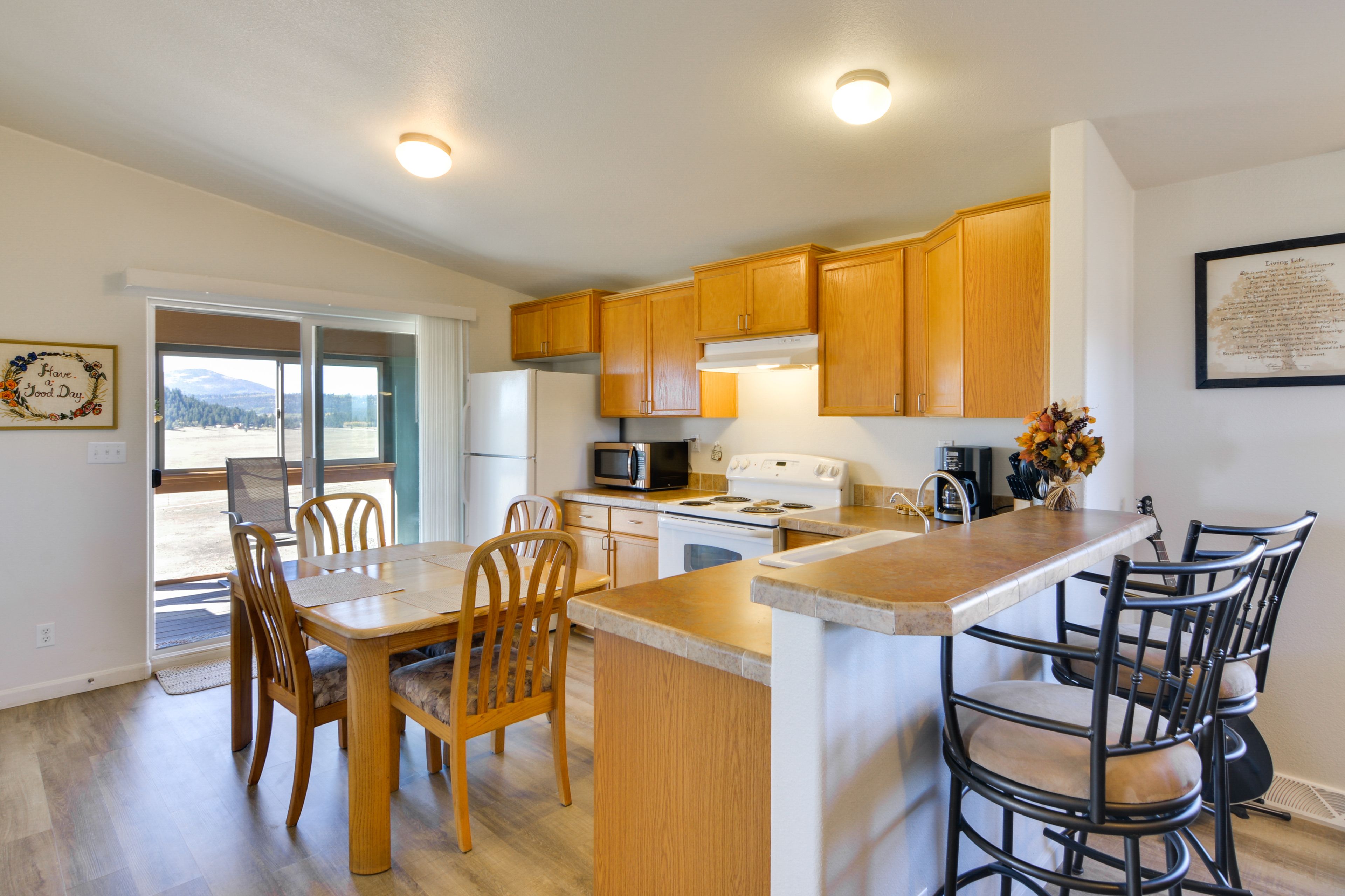 Kitchen | Cooking Basics | Coffee Maker | Paper Towels/Trash Bags Provided