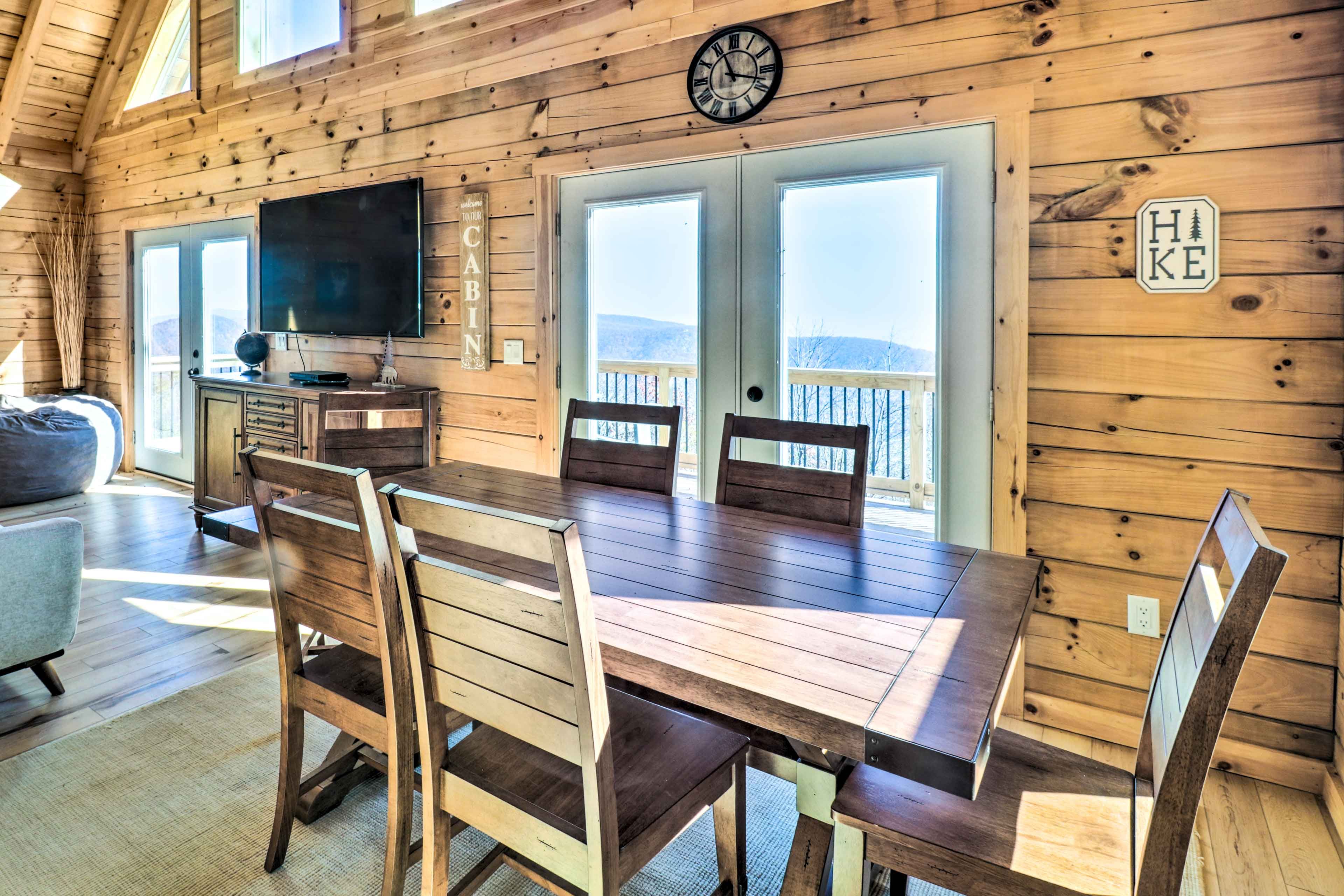Dining Area | Dishware/Flatware