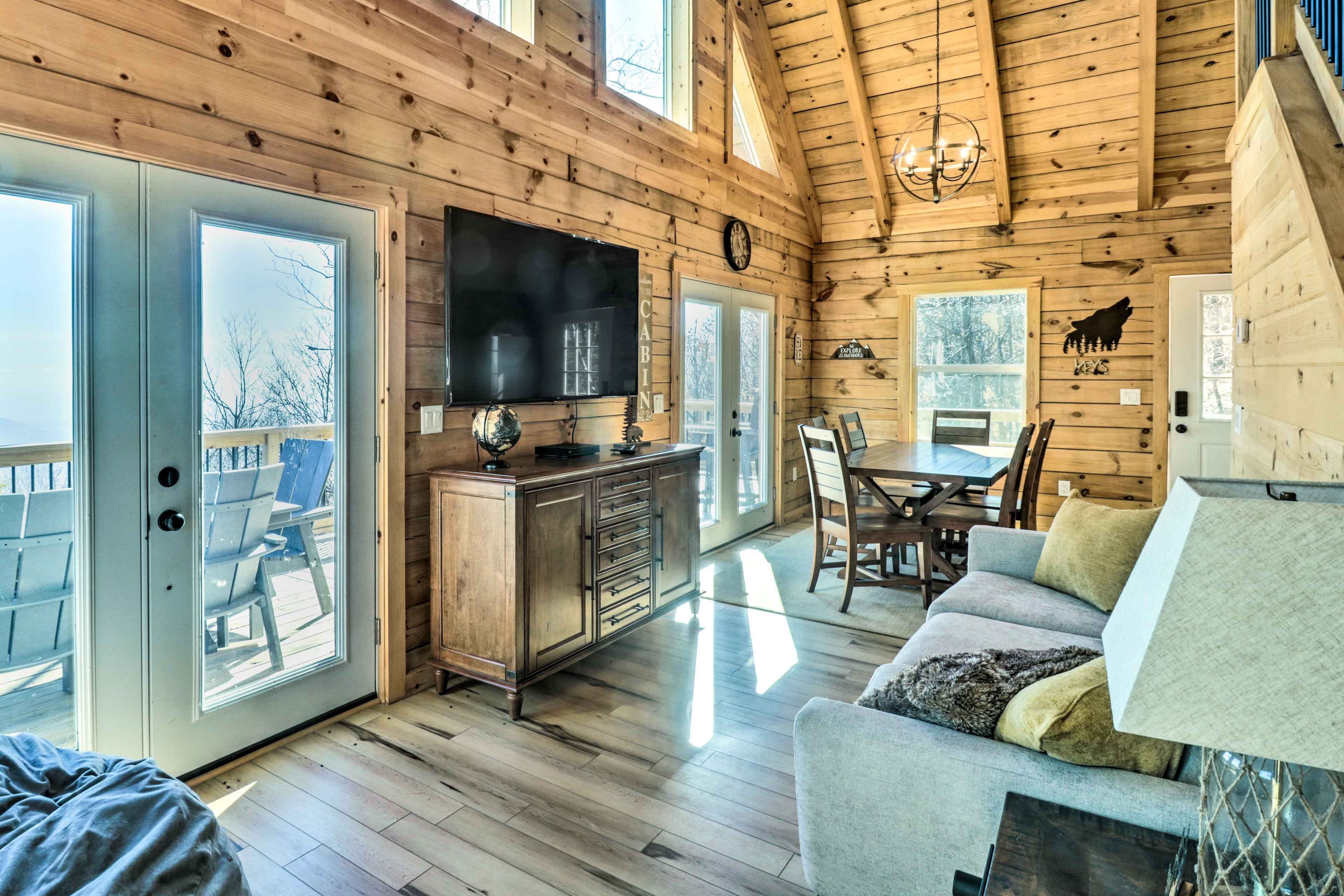 Living Area | Smart TV | Board Games