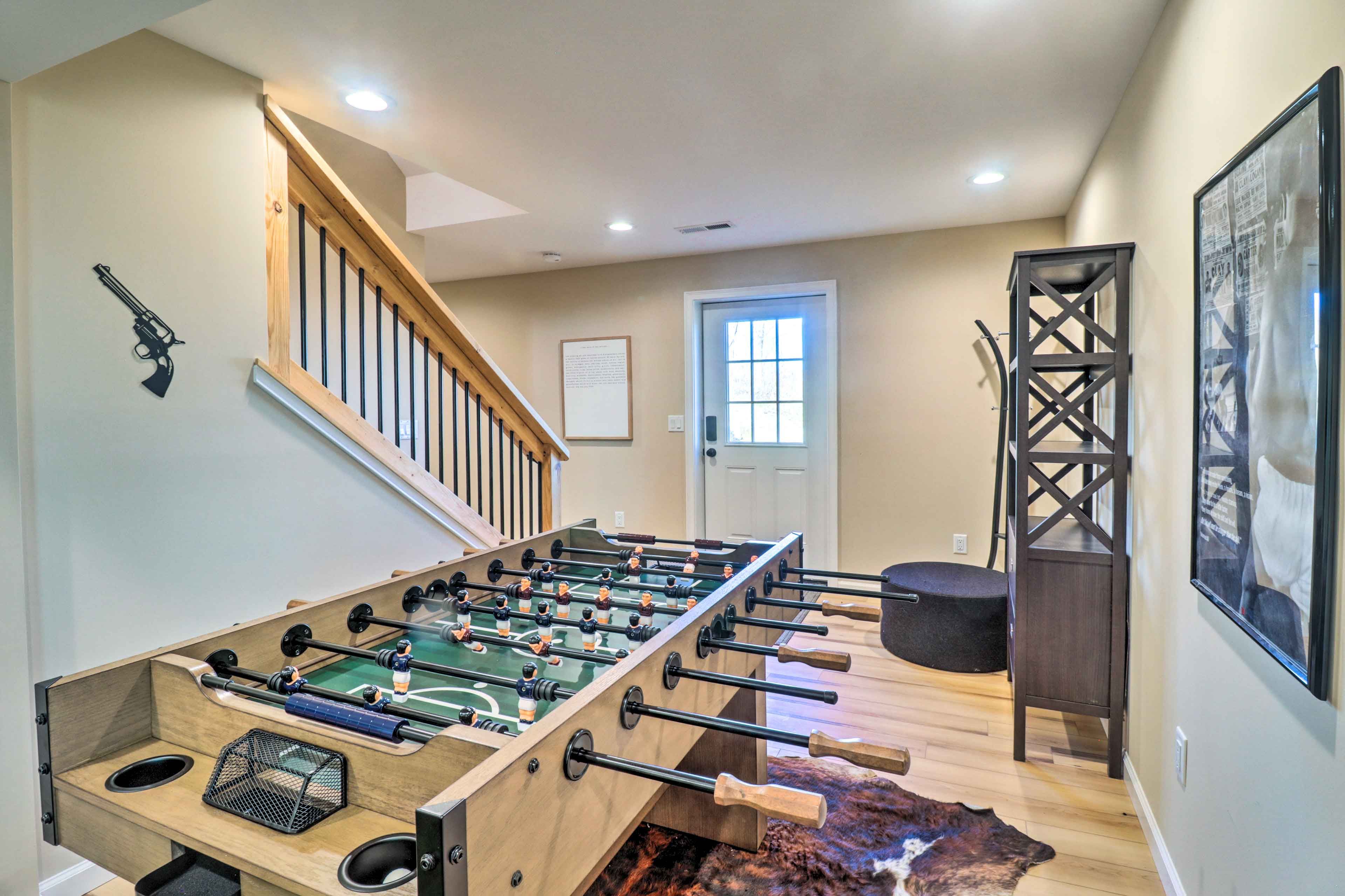 Game Room | Full Sleeper Sofa | Smart TV | Lower Floor