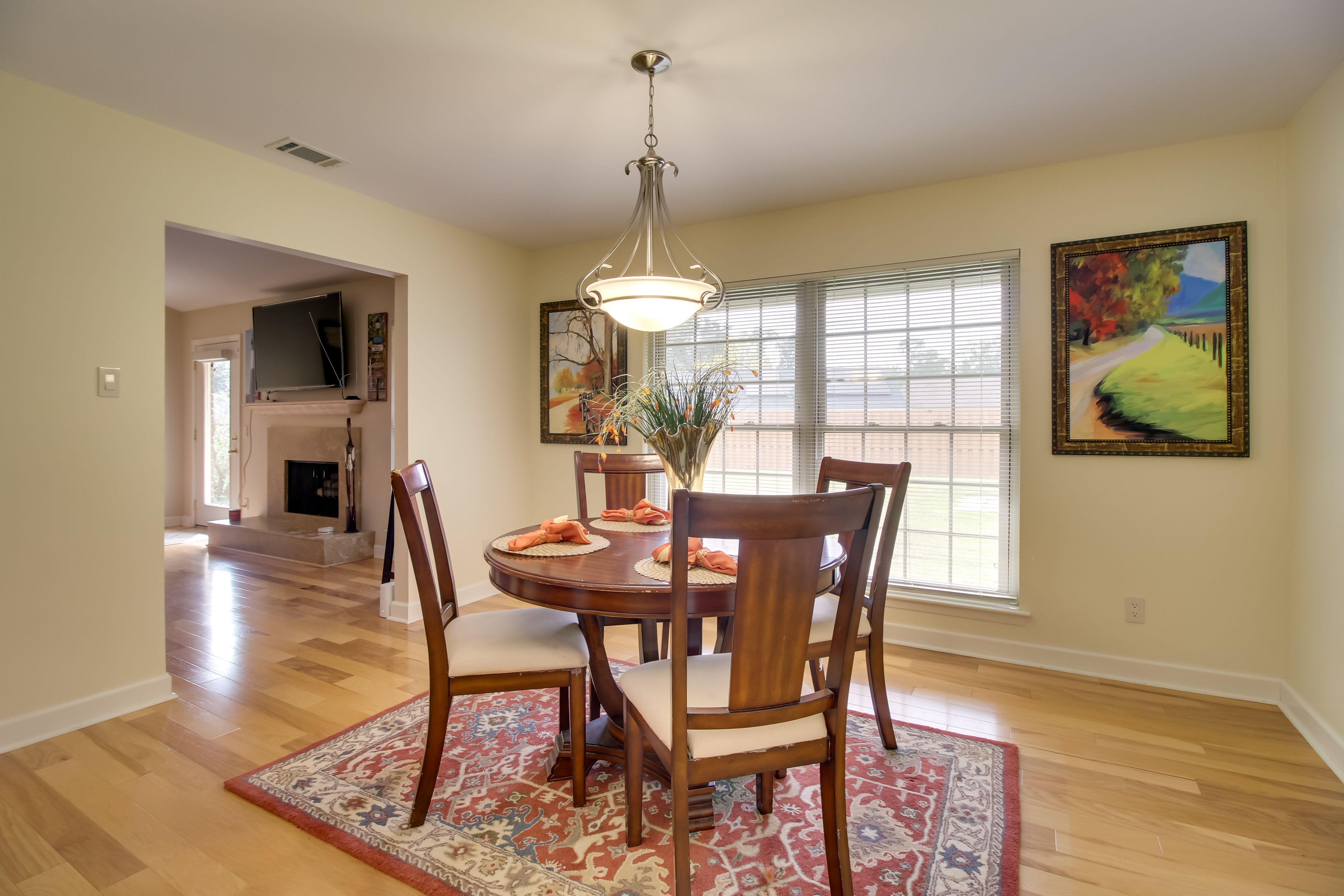 Dining Room | Central A/C & Heating | Free WiFi