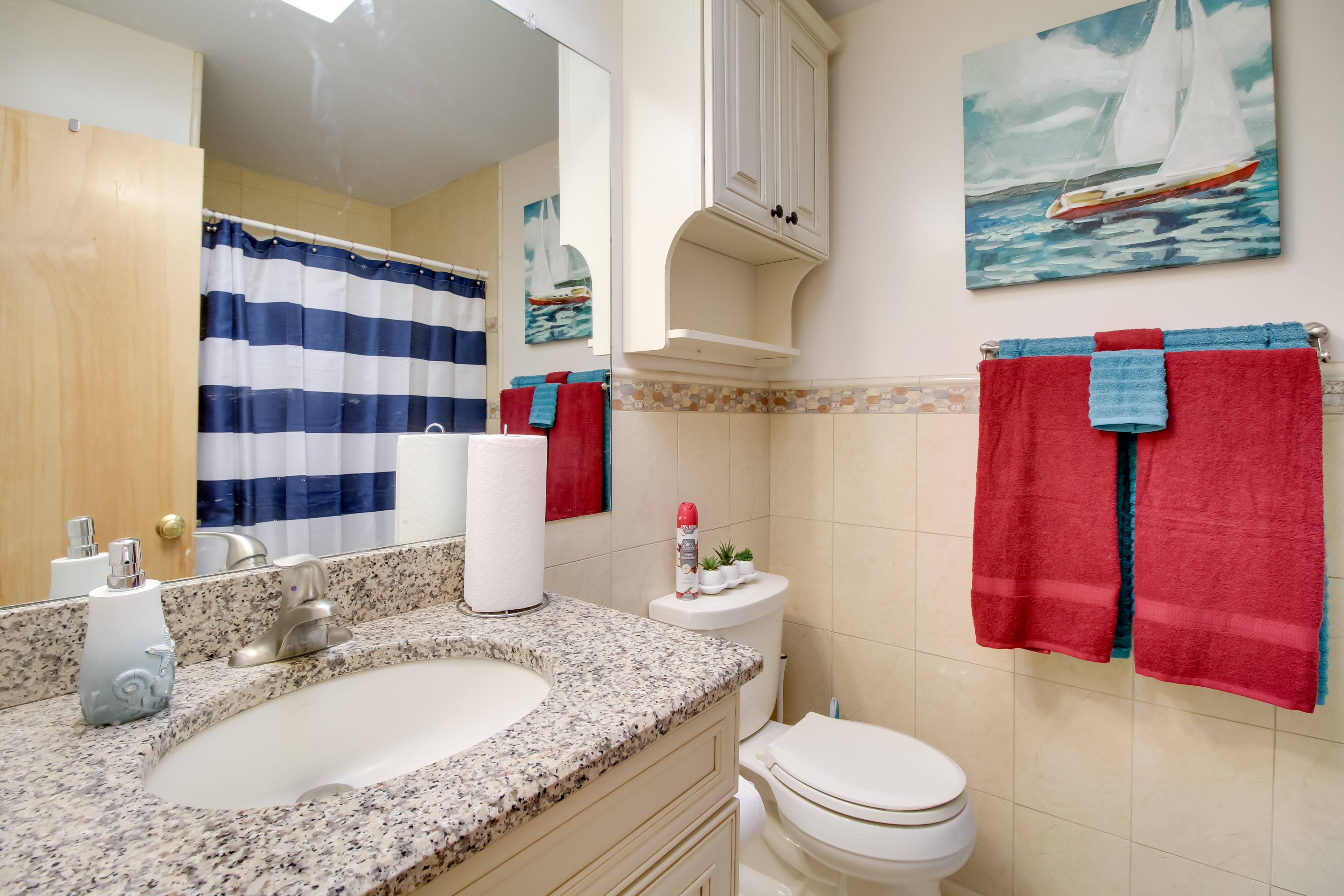 En-Suite Bathroom | Linens Provided | Complimentary Toiletries | Hair Dryer