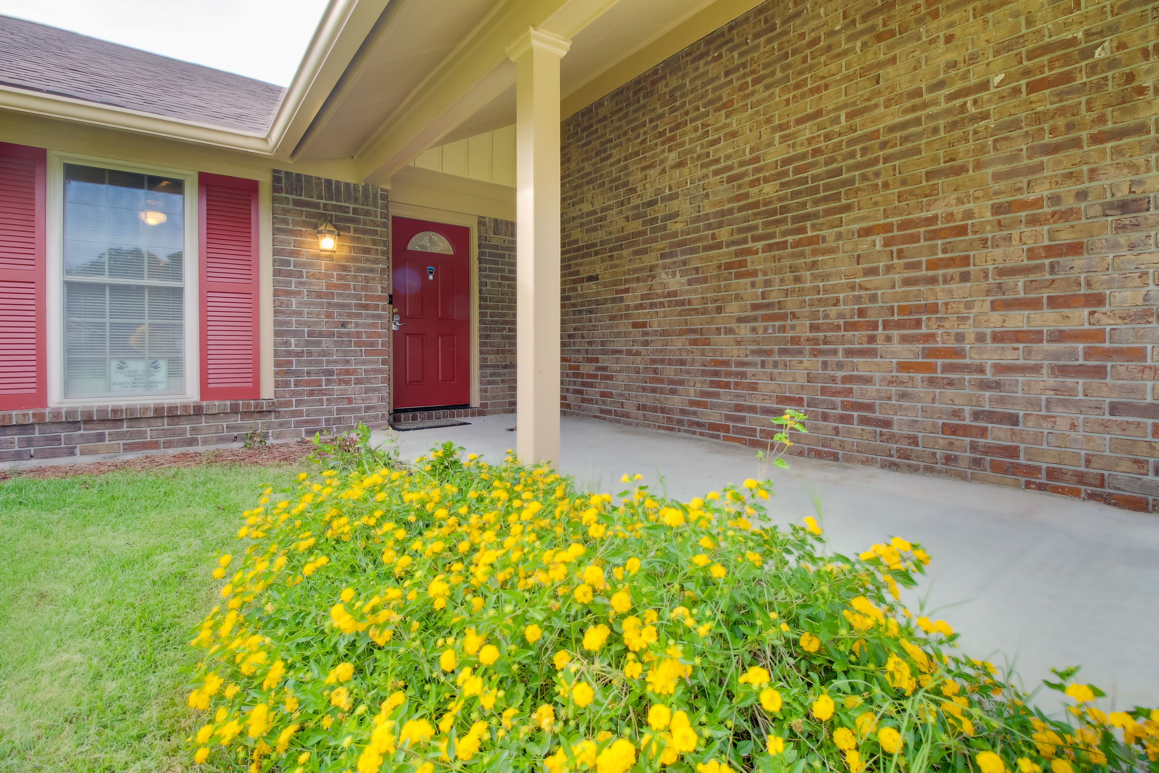 Property Entrance | RV/Trailer Parking Allowed On-Site
