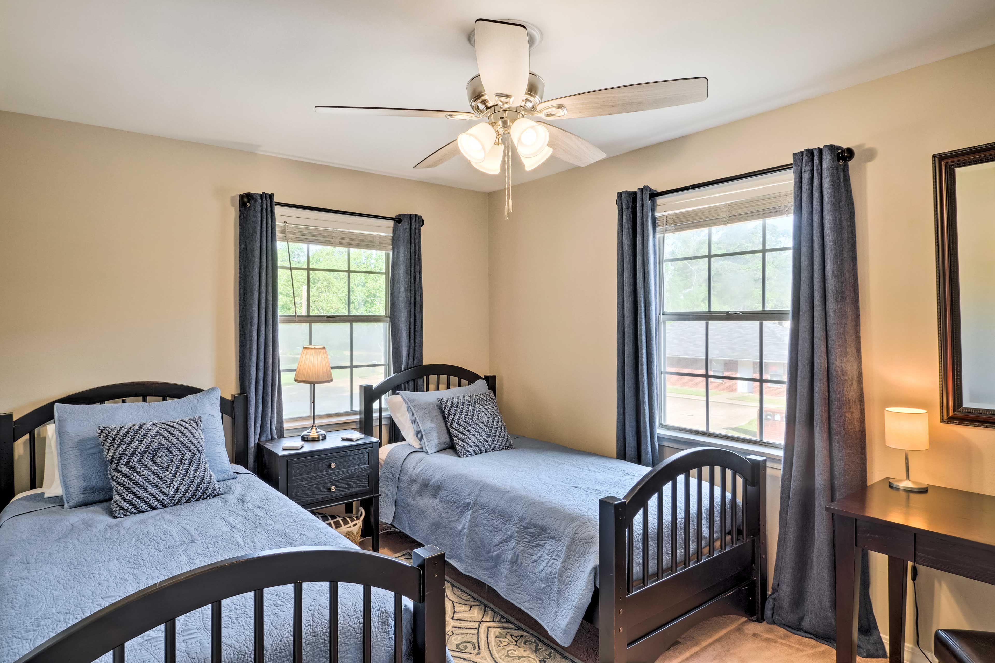 Bedroom 2 | 2 Twin Beds | Workspace