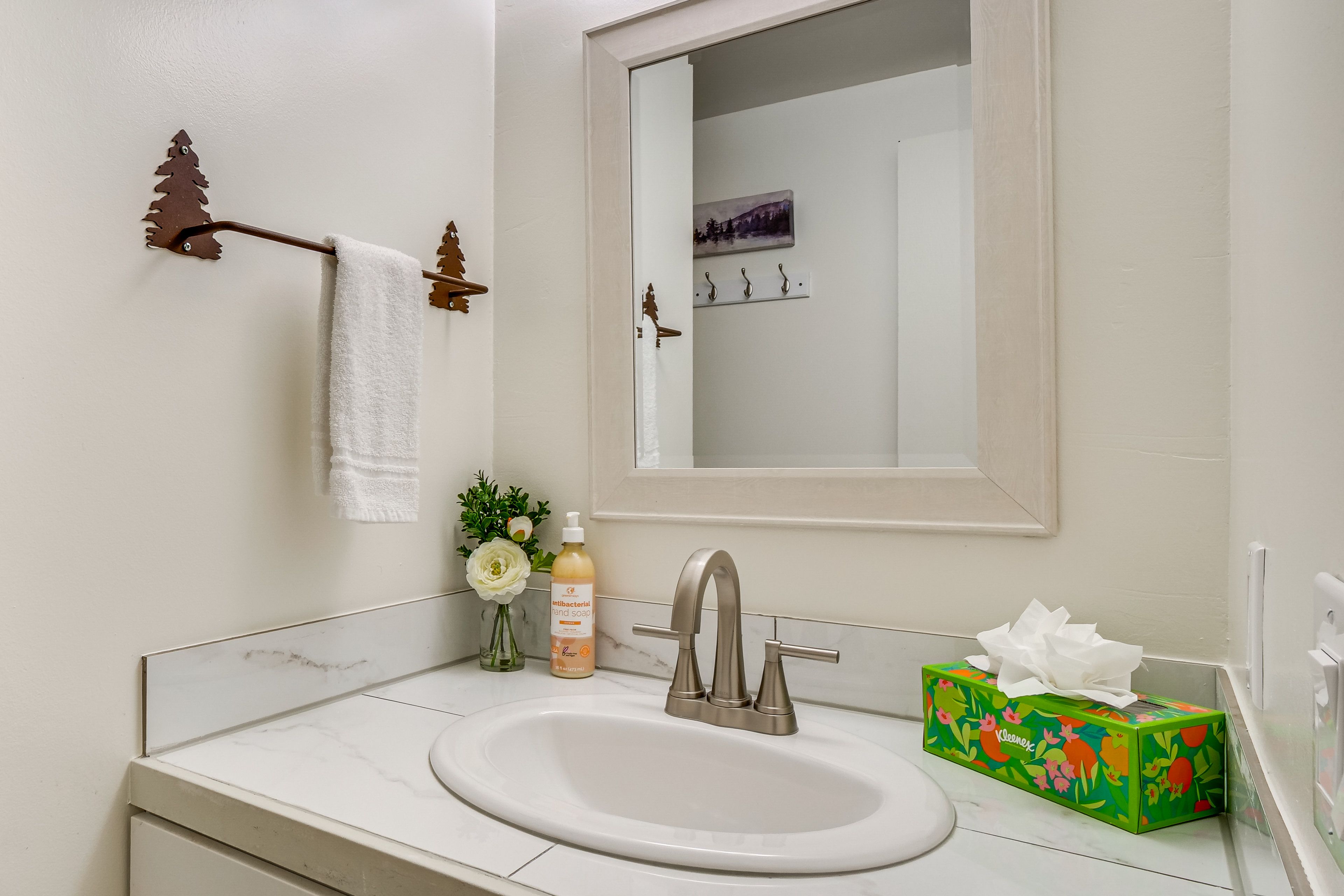 Full Bathroom | Towels Provided