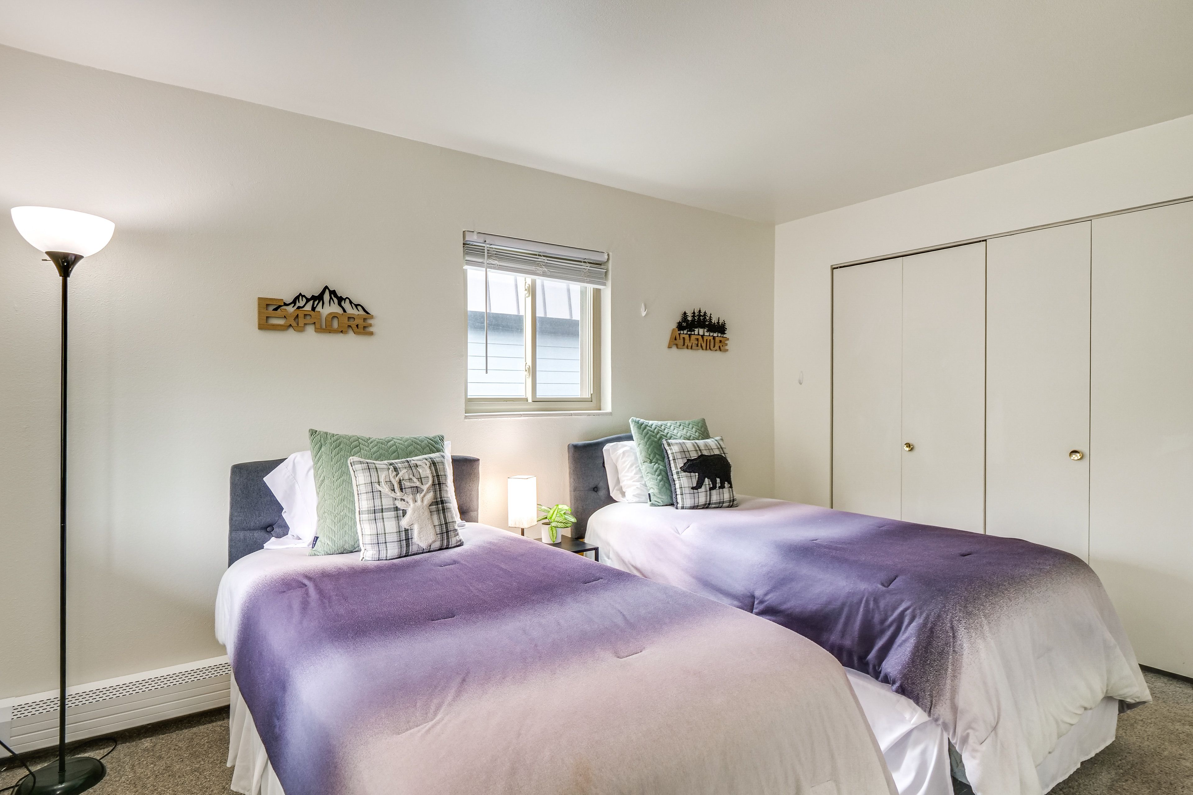 Bedroom 3 | 2 Twin Beds | Smart TV w/ Cable
