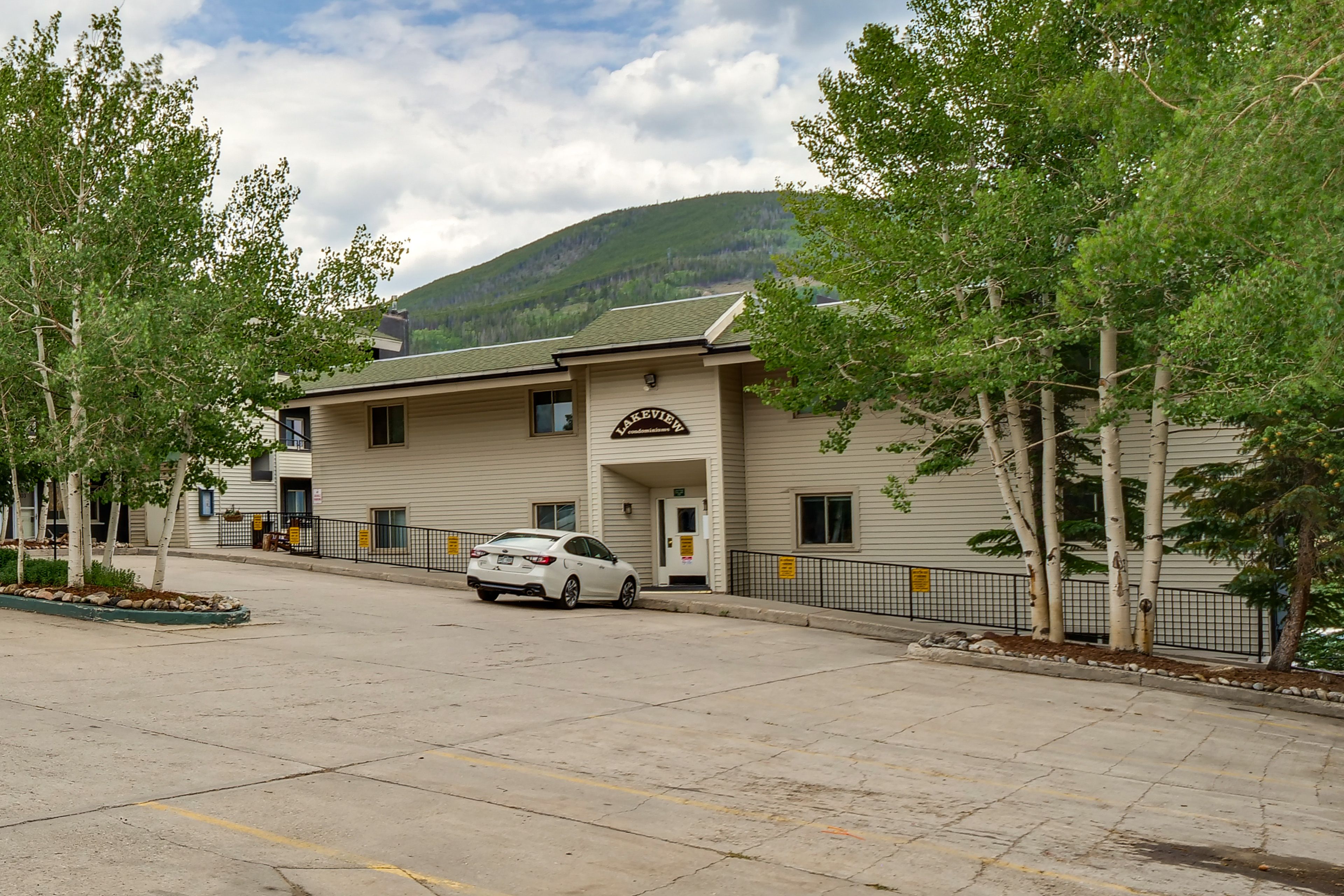 Parking | Reserved Parking Spot (1 Vehicle) | Nearby Paid Parking in Dillon