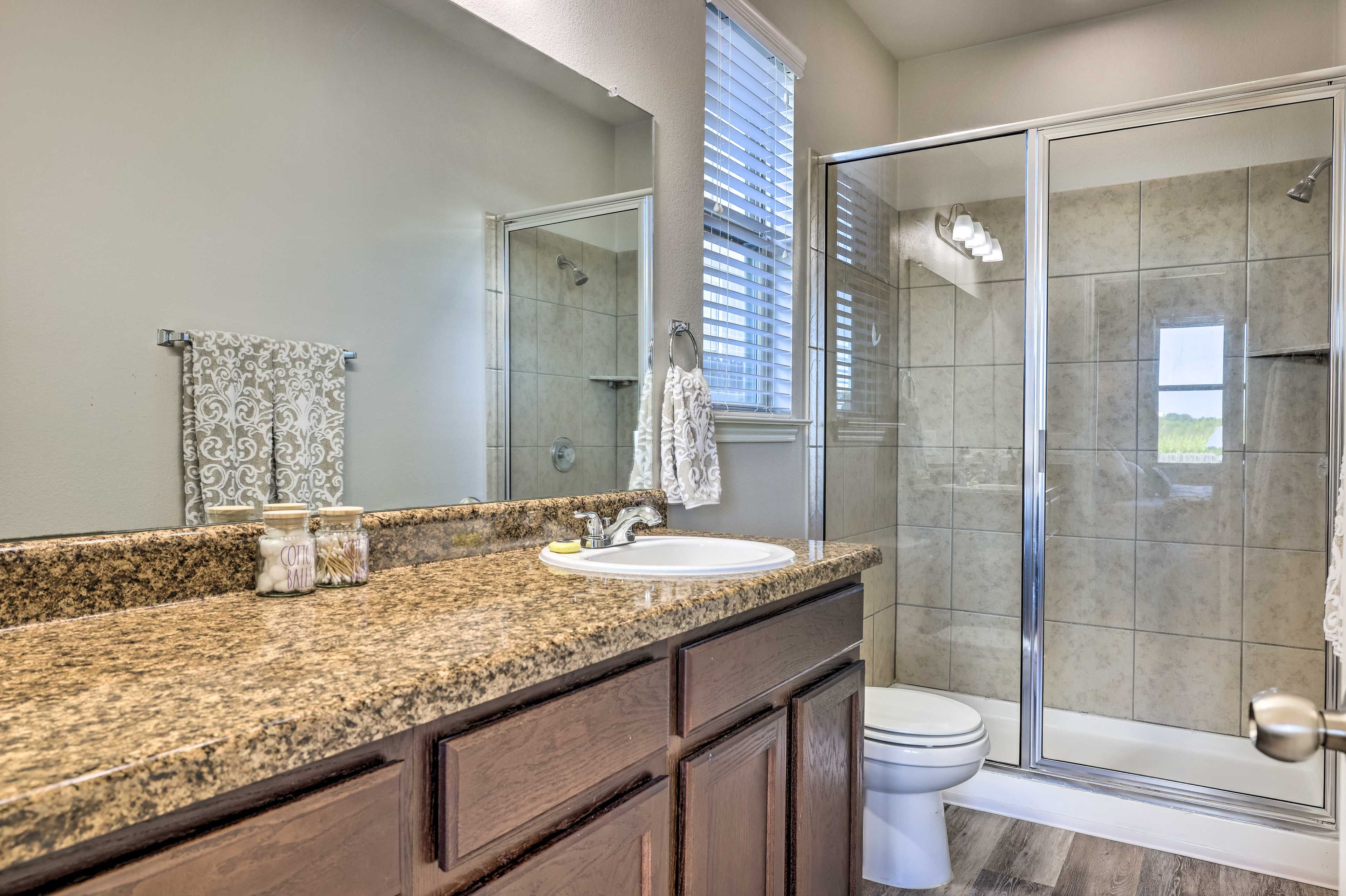 En-Suite Bathroom | Towels Provided | Complimentary Toiletries