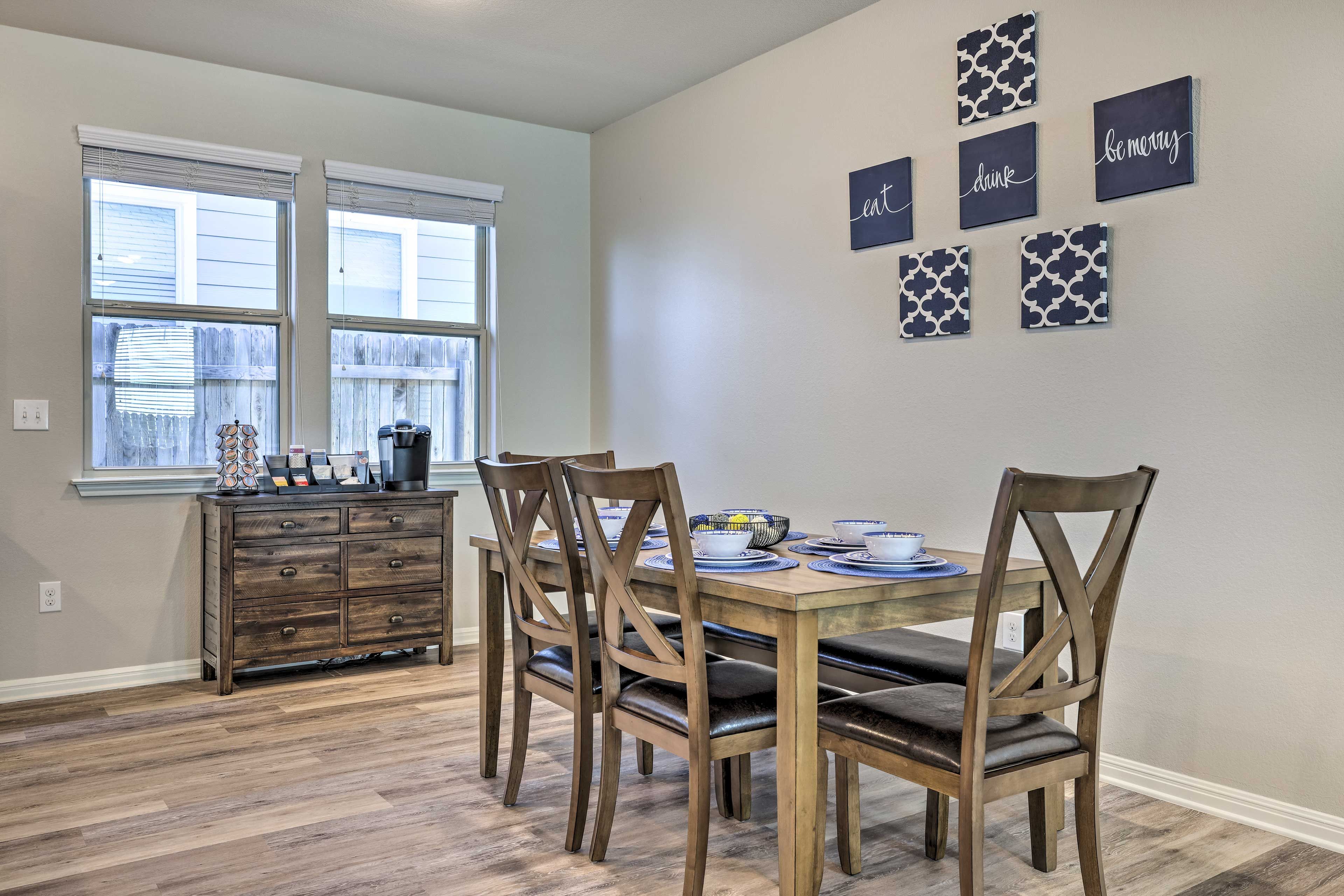 Dining Area | Dishware & Flatware Provided