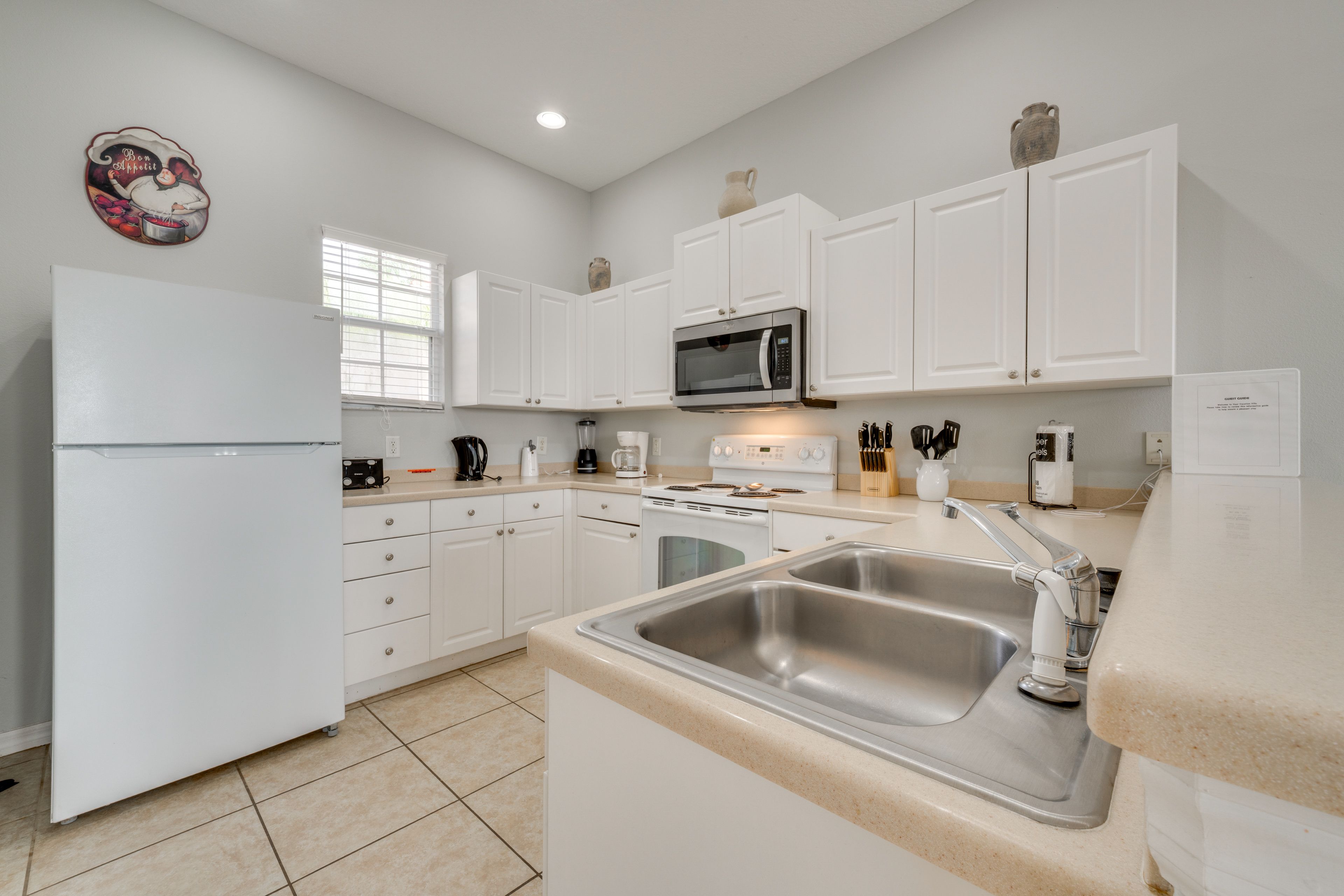 Kitchen | Cooking Basics | Blender | Electric Tea kettle | Trash Bags