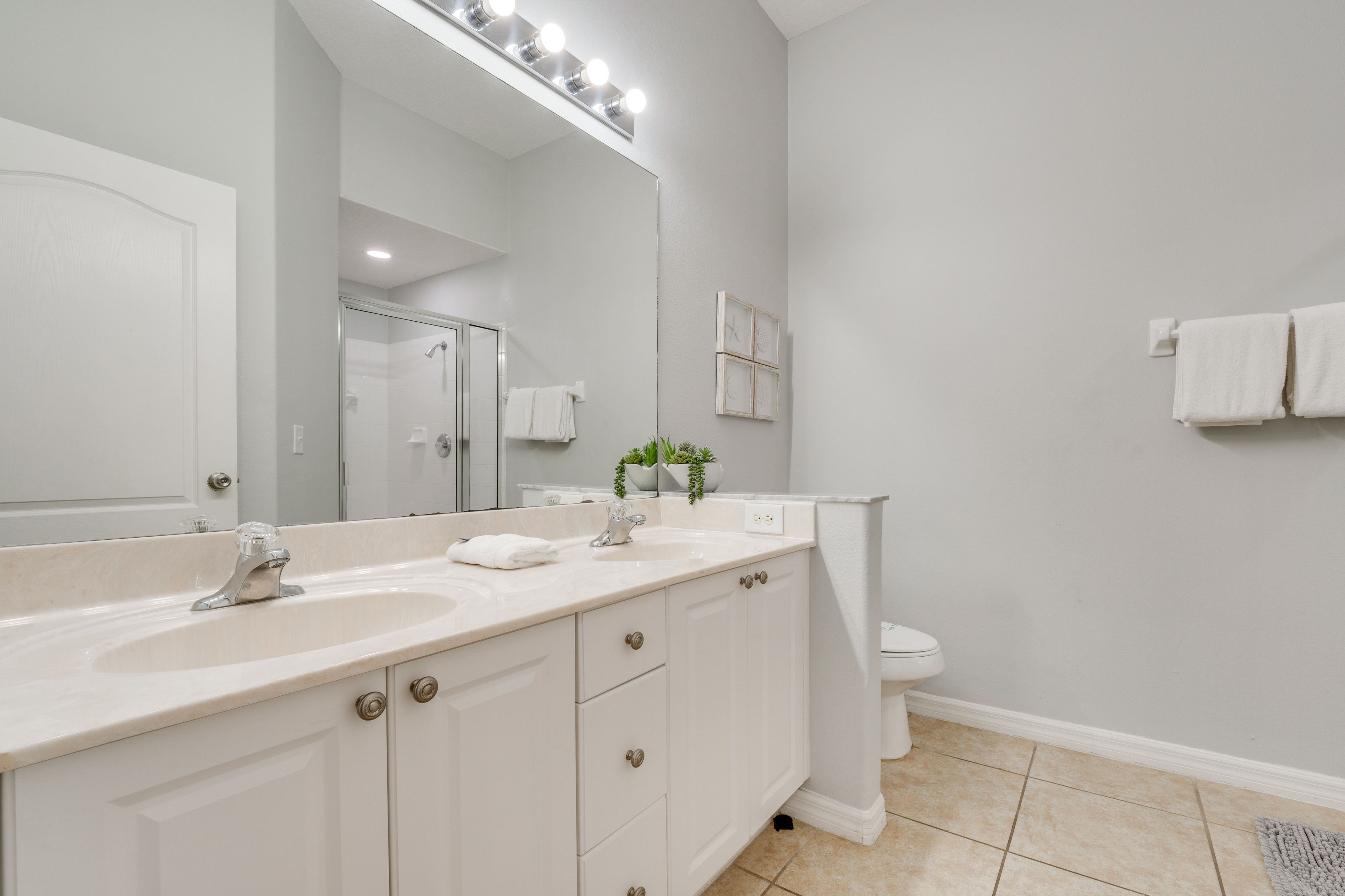En-Suite Bathroom | Complimentary Toiletries | Hair Dryers | Towels Provided