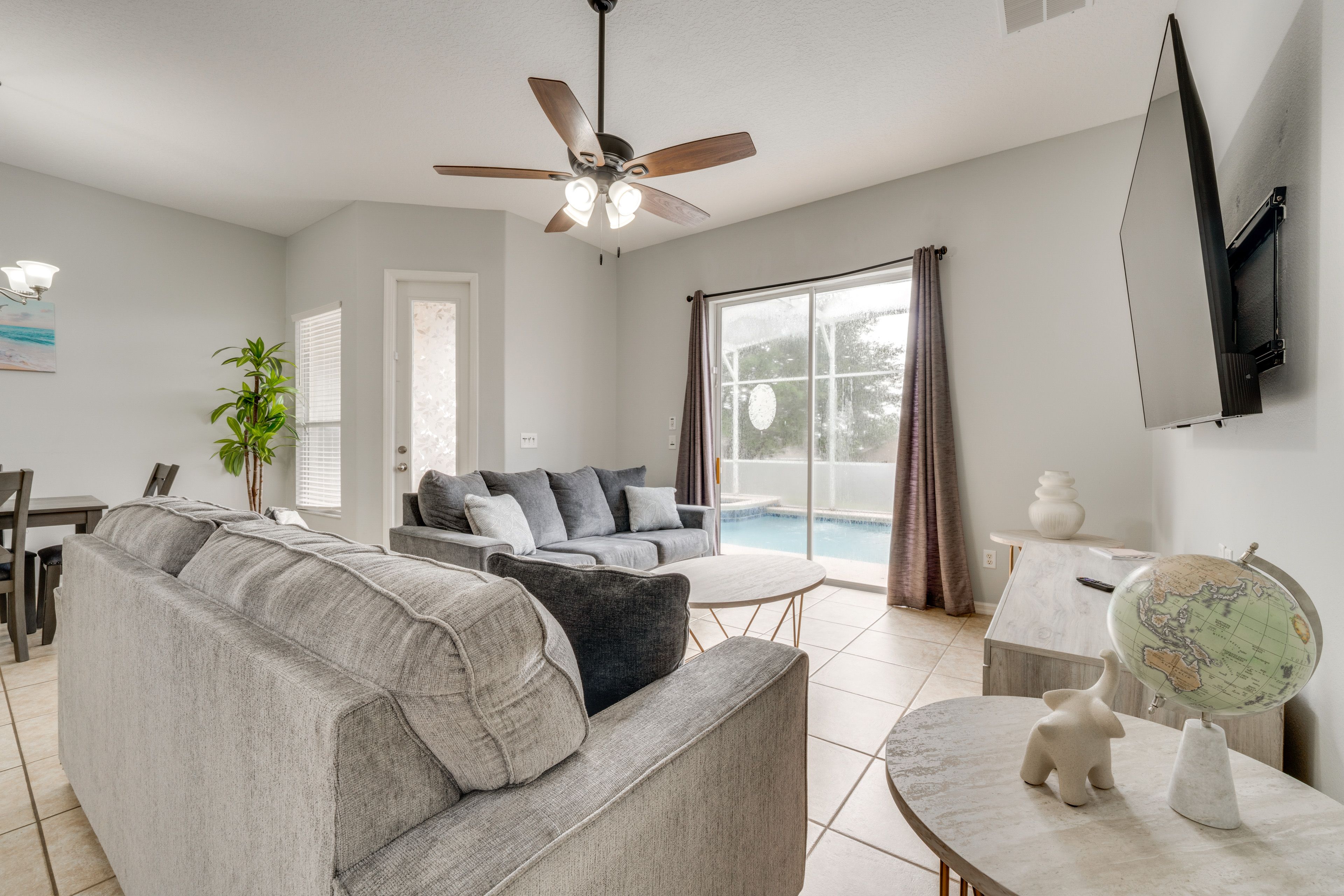 Living Room | Smart TV w/ Cable | Central A/C