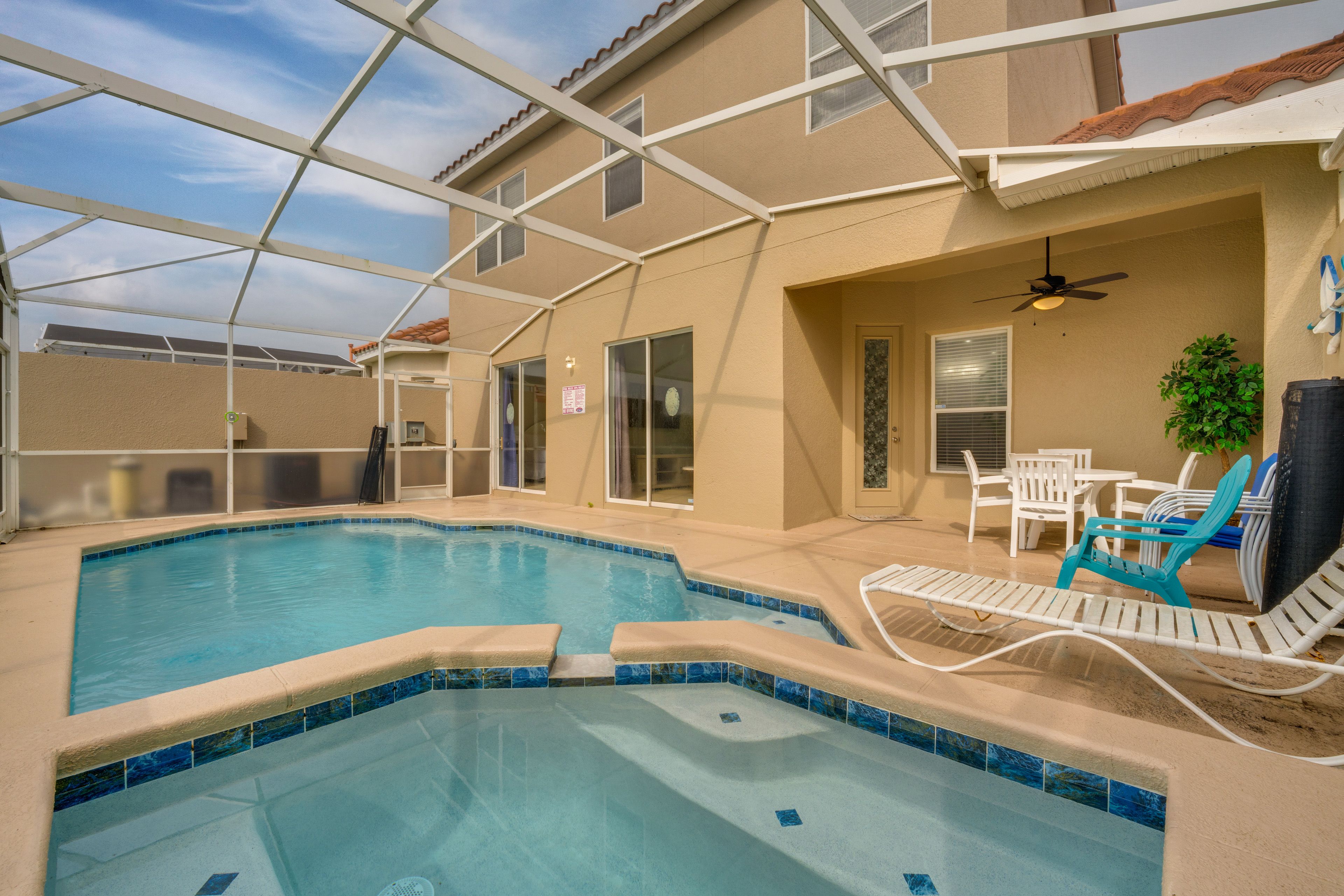 Private Pool (Depth (3'-5') | Pool Floaties | Hot Tub Not Available