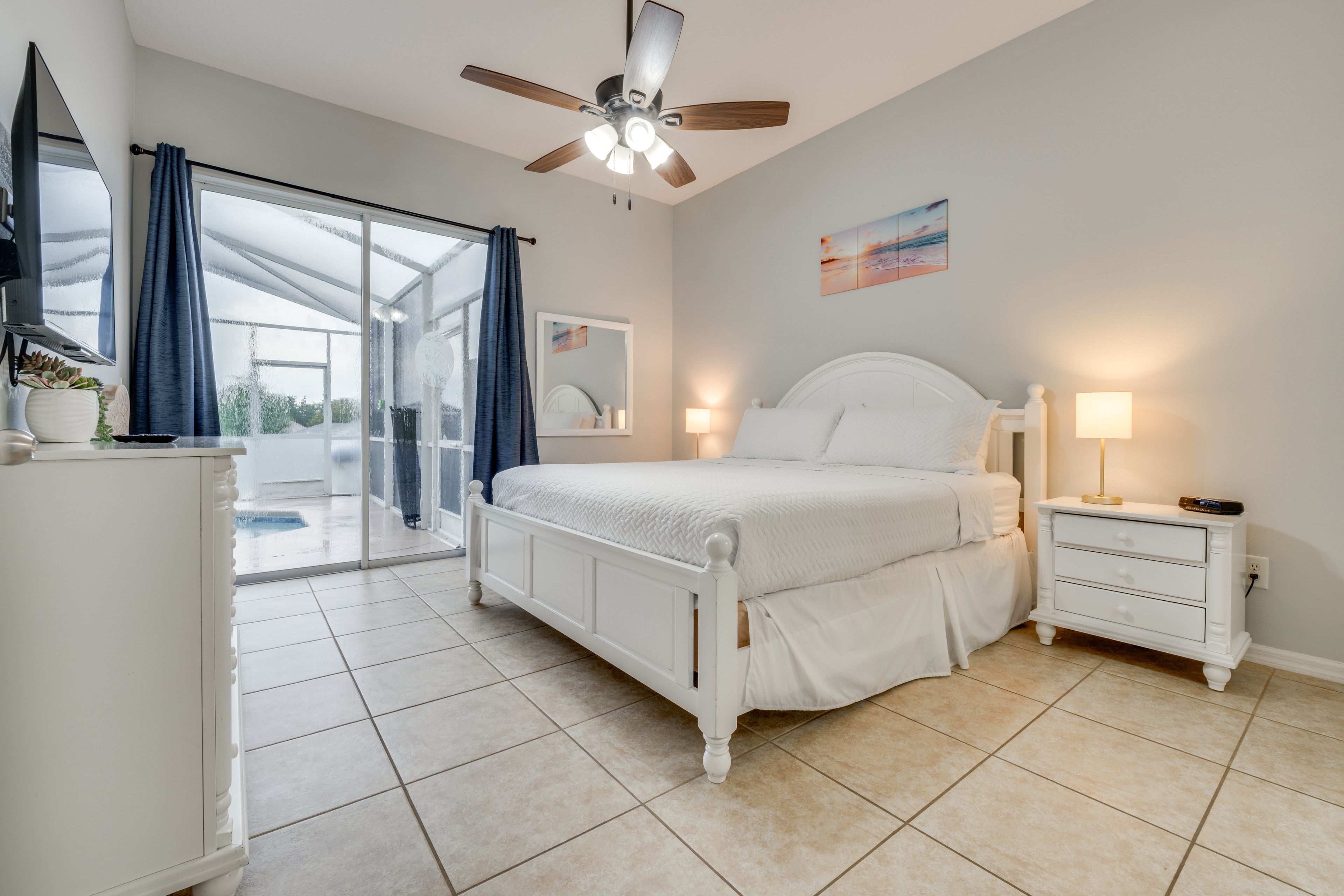 Bedroom 1 | King Bed | Smart TV | Pool Access | 1st Floor | En-Suite Bathroom