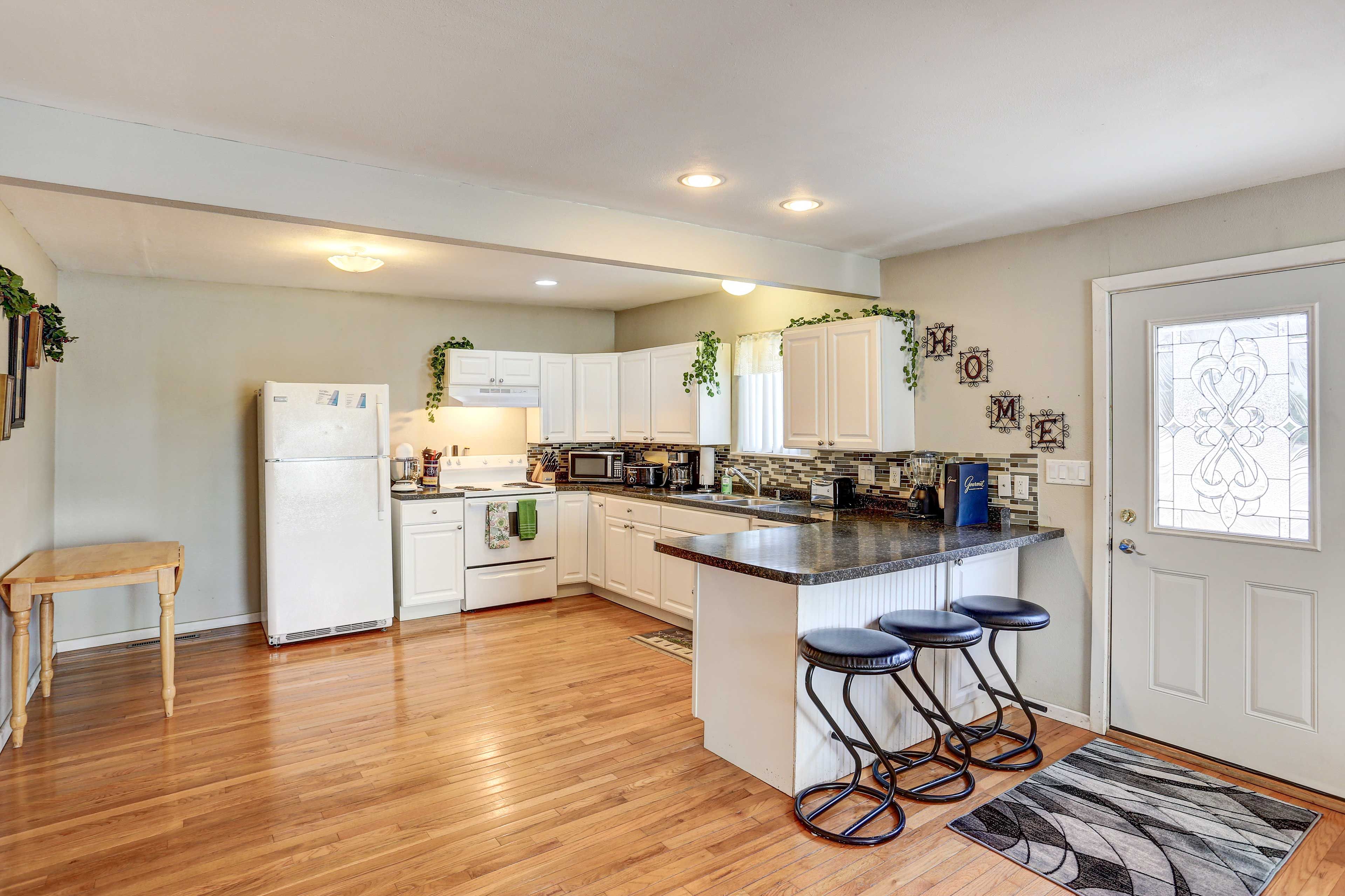 Kitchen | Drip Coffee Maker | Blender | Crockpot | Toaster