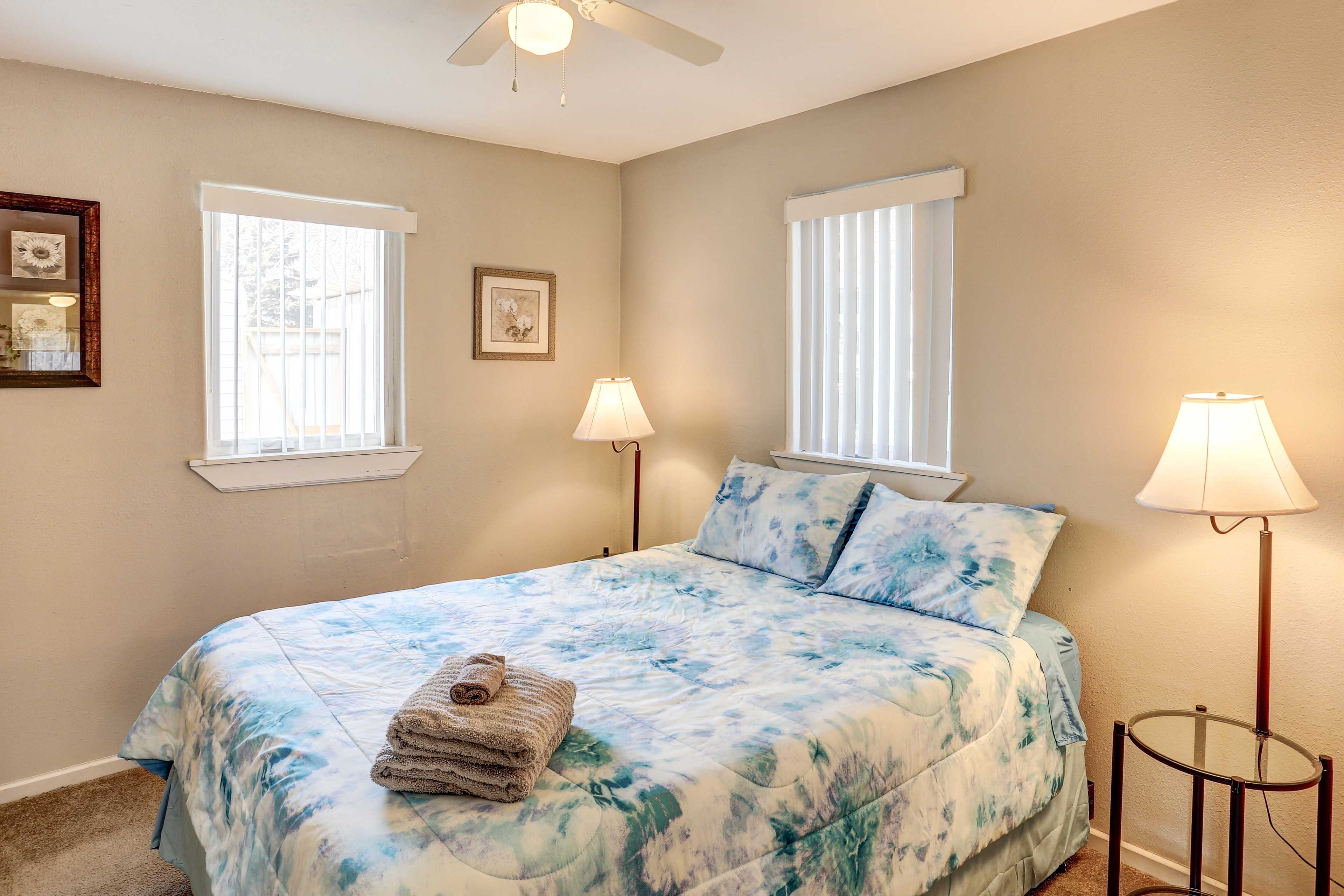 Bedroom 1 | Queen Bed | Linens & Towels