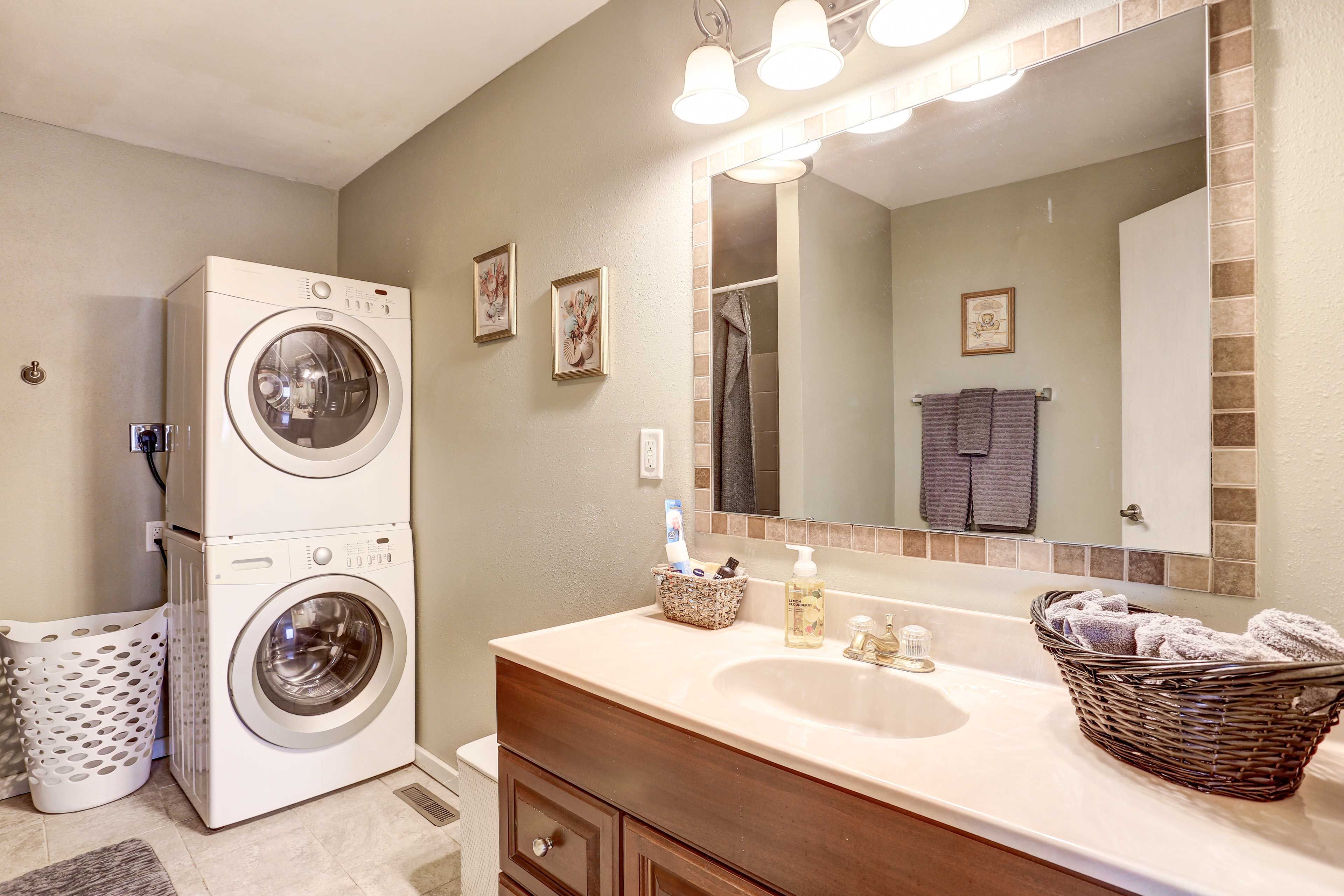 Full Bathroom | Complimentary Toiletries | Laundry Area | Laundry Detergent