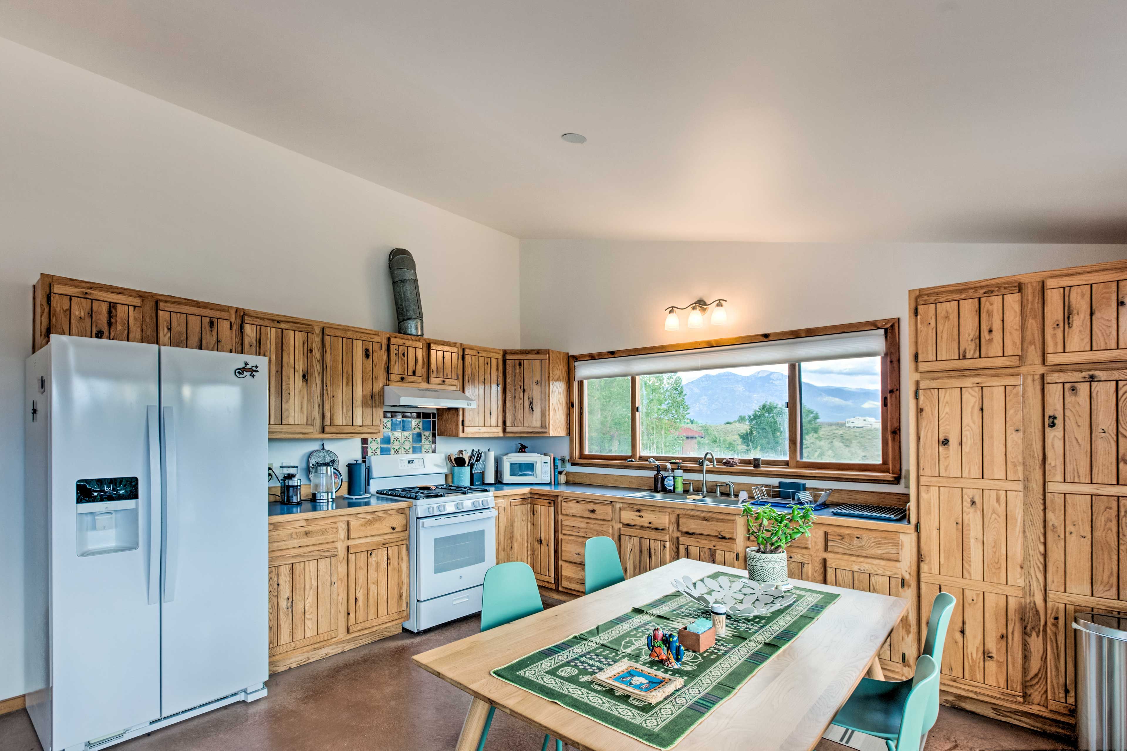 Kitchen | Equipped w/ Cooking Basics