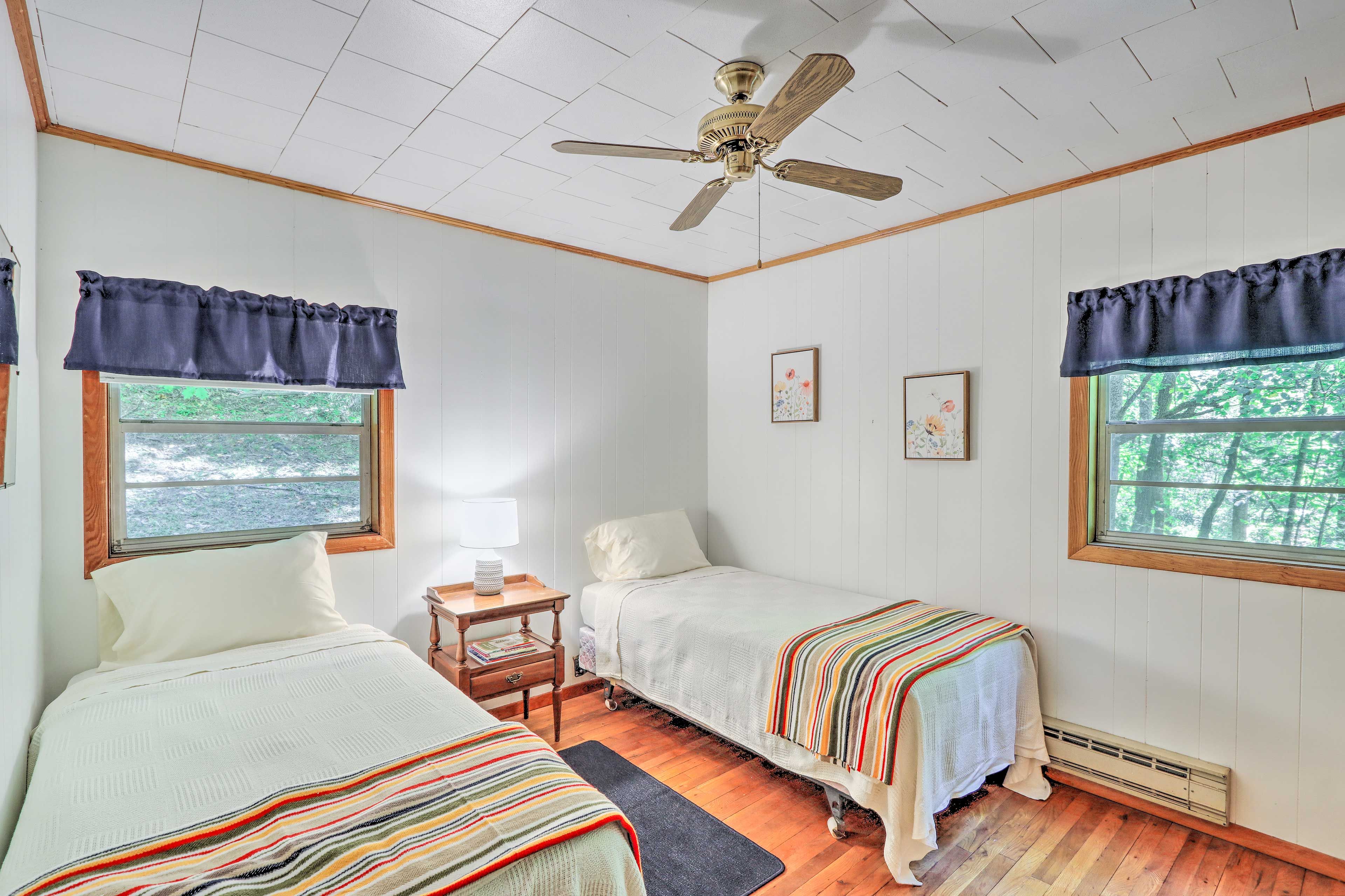 Bedroom 2 | 2 Twin Beds