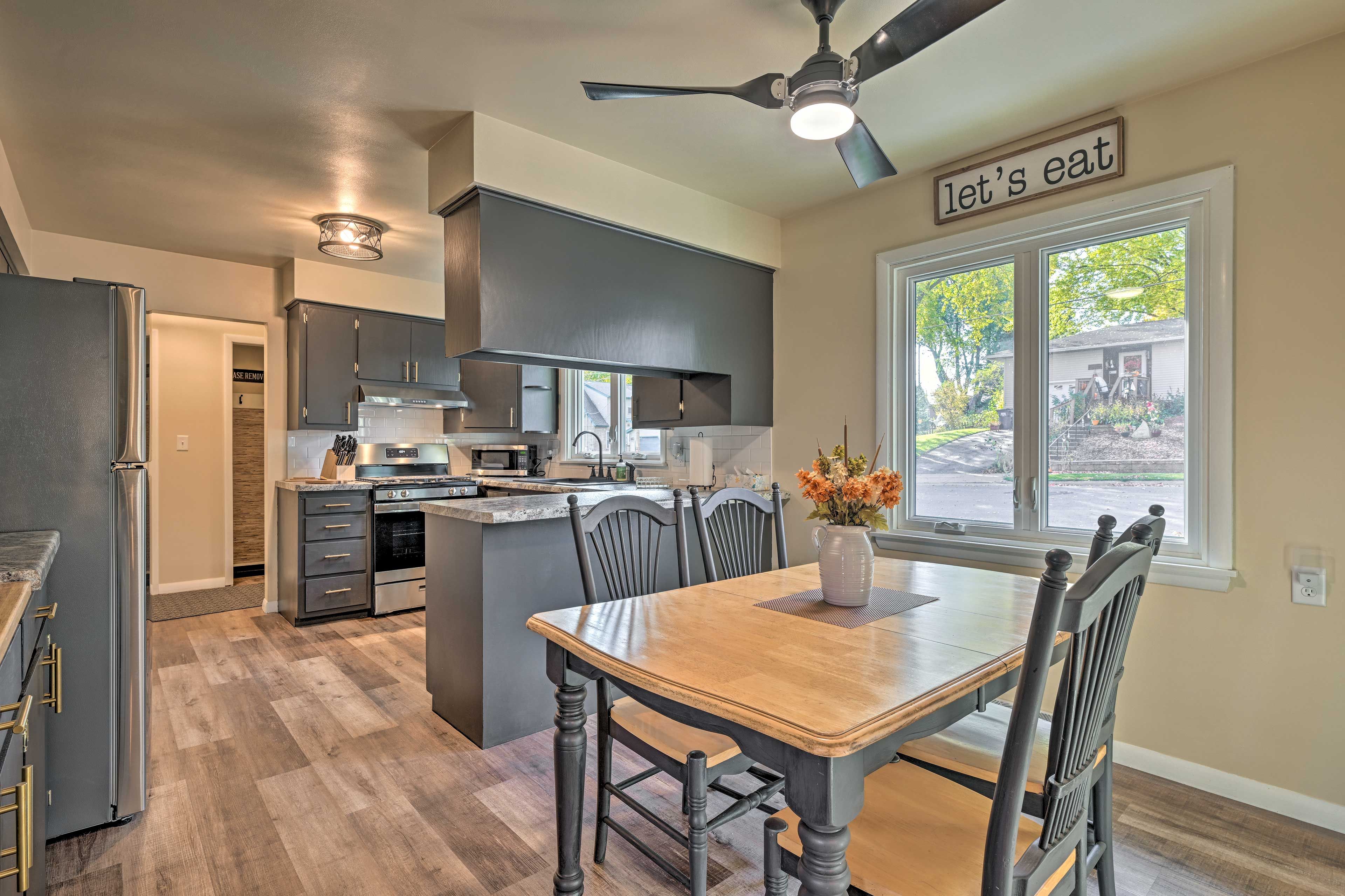 Dining Area | Pet Friendly w/ Fee