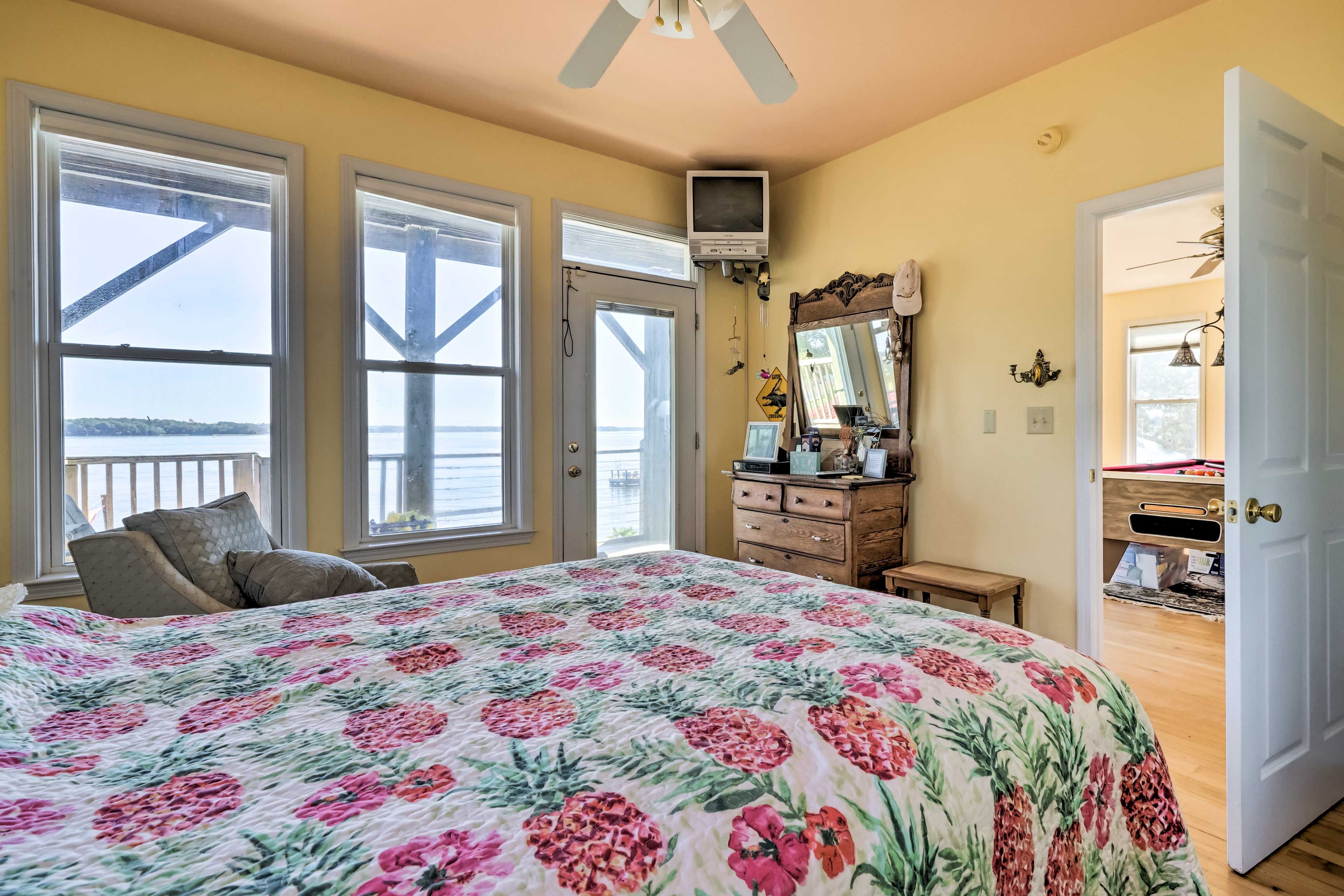 Bedroom 3 | Queen Bed