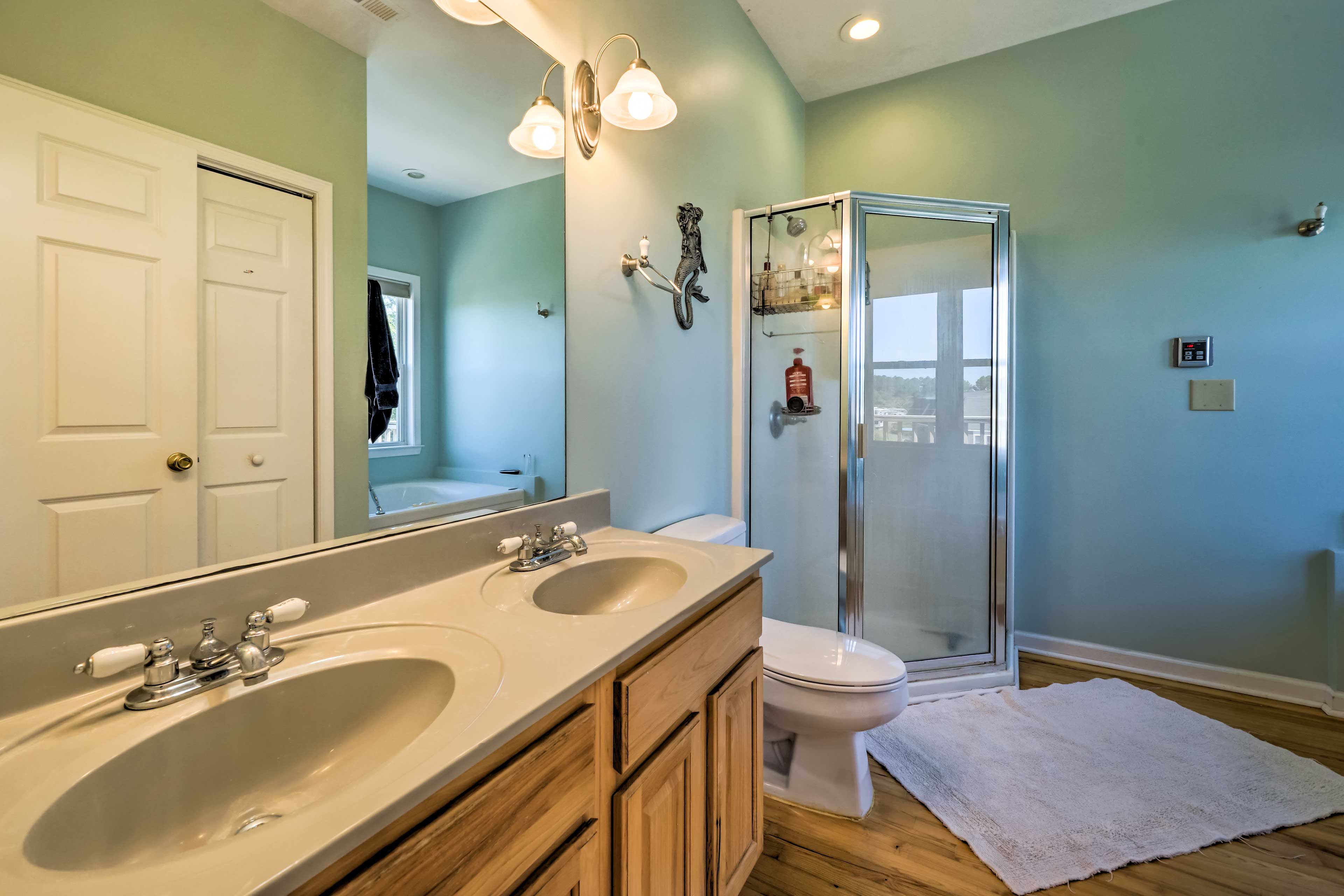 En-Suite Bathroom | Towels Provided