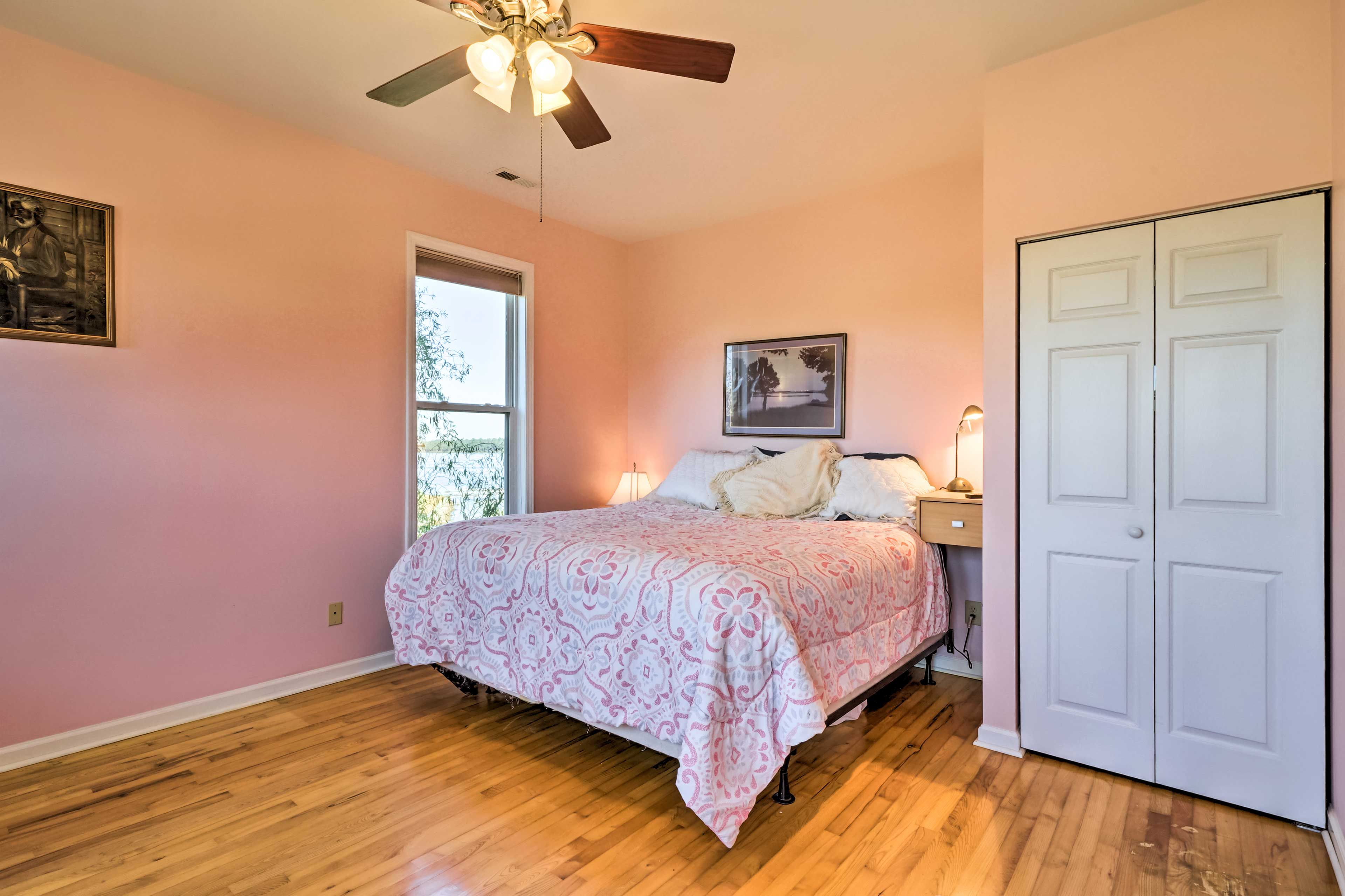 Bedroom 1 | King Bed | Linens Provided