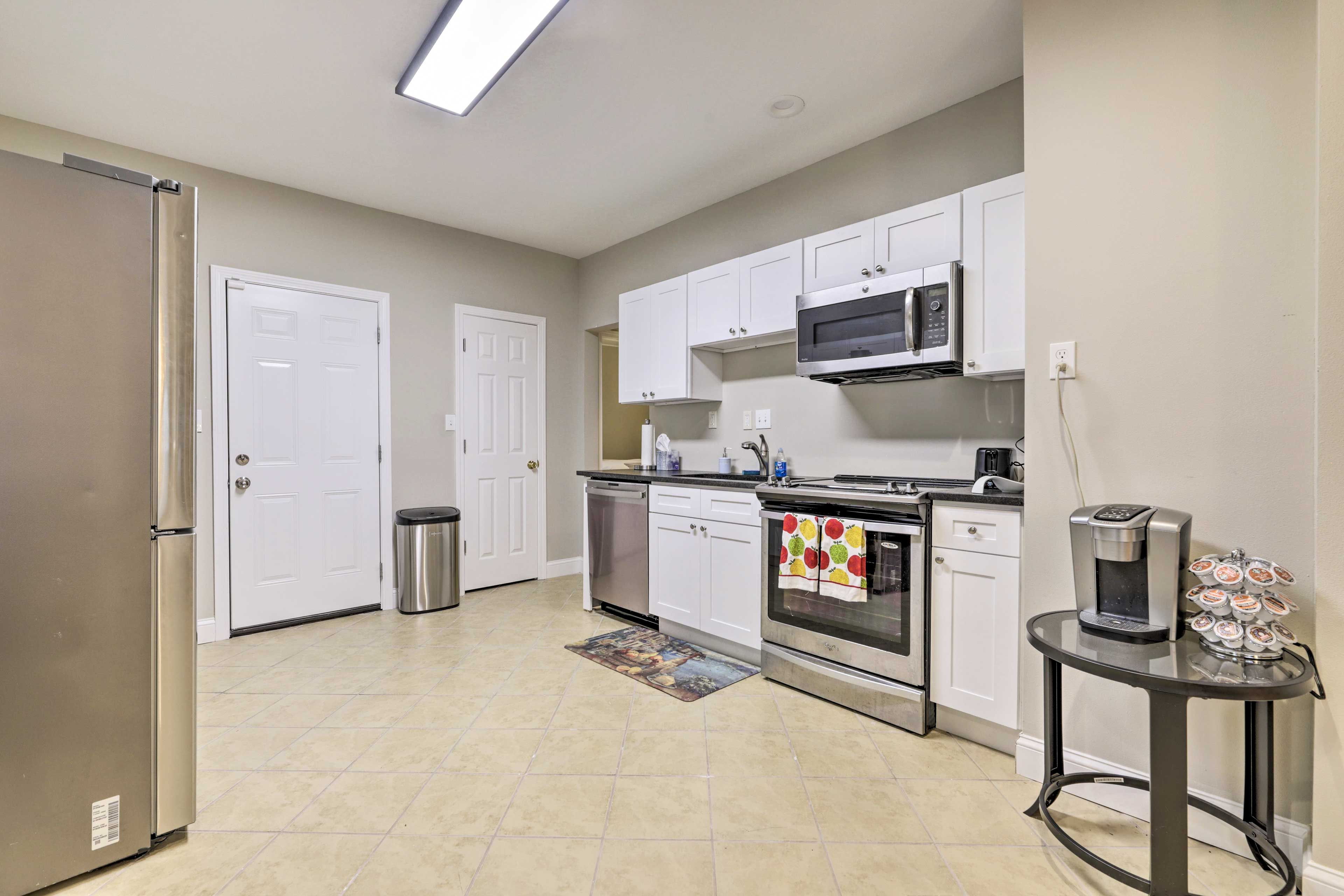 Kitchen | Dishwasher | Trash Bags & Paper Towels Provided