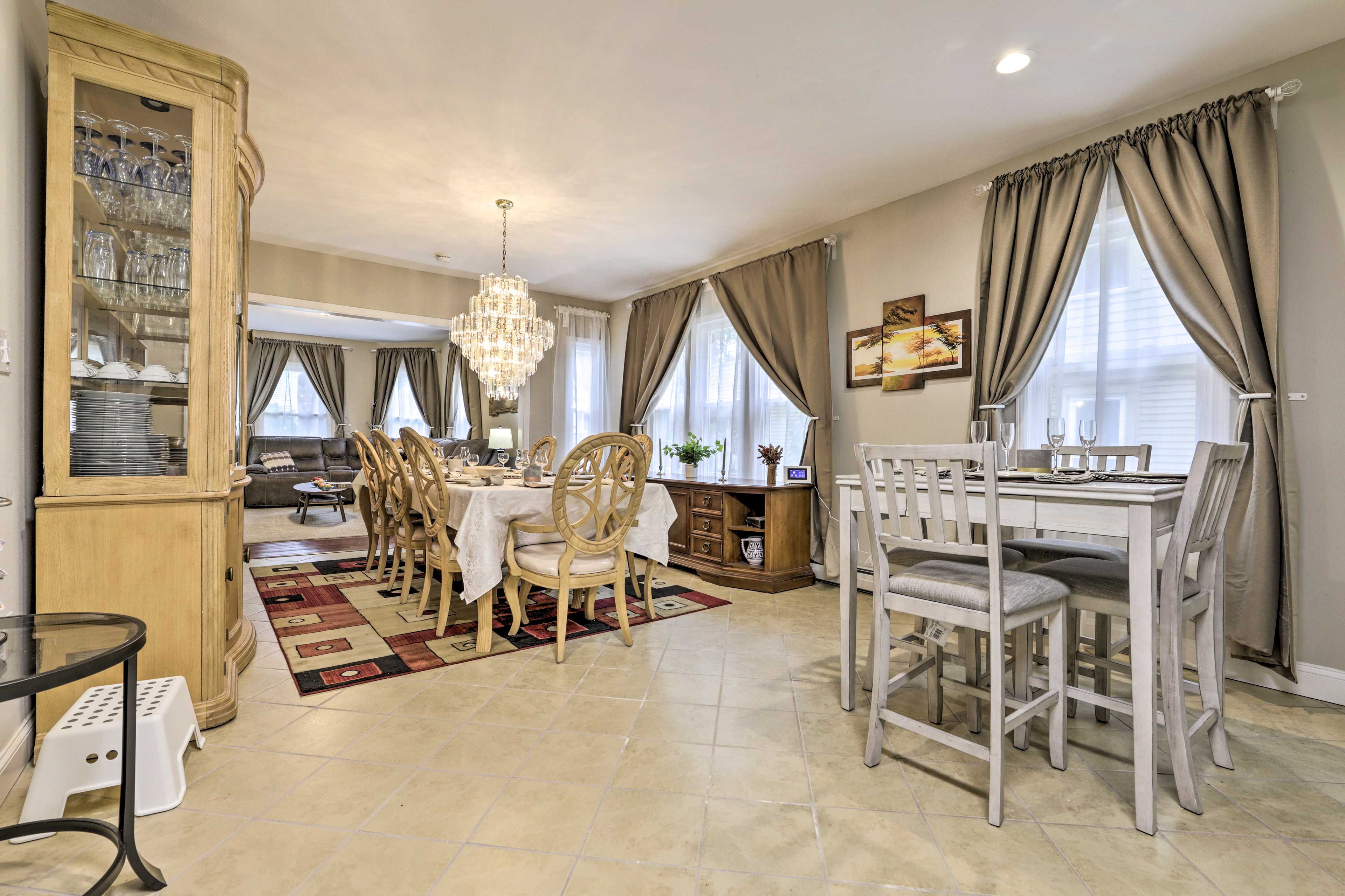 Dining Area | Dishware & Flatware Provided