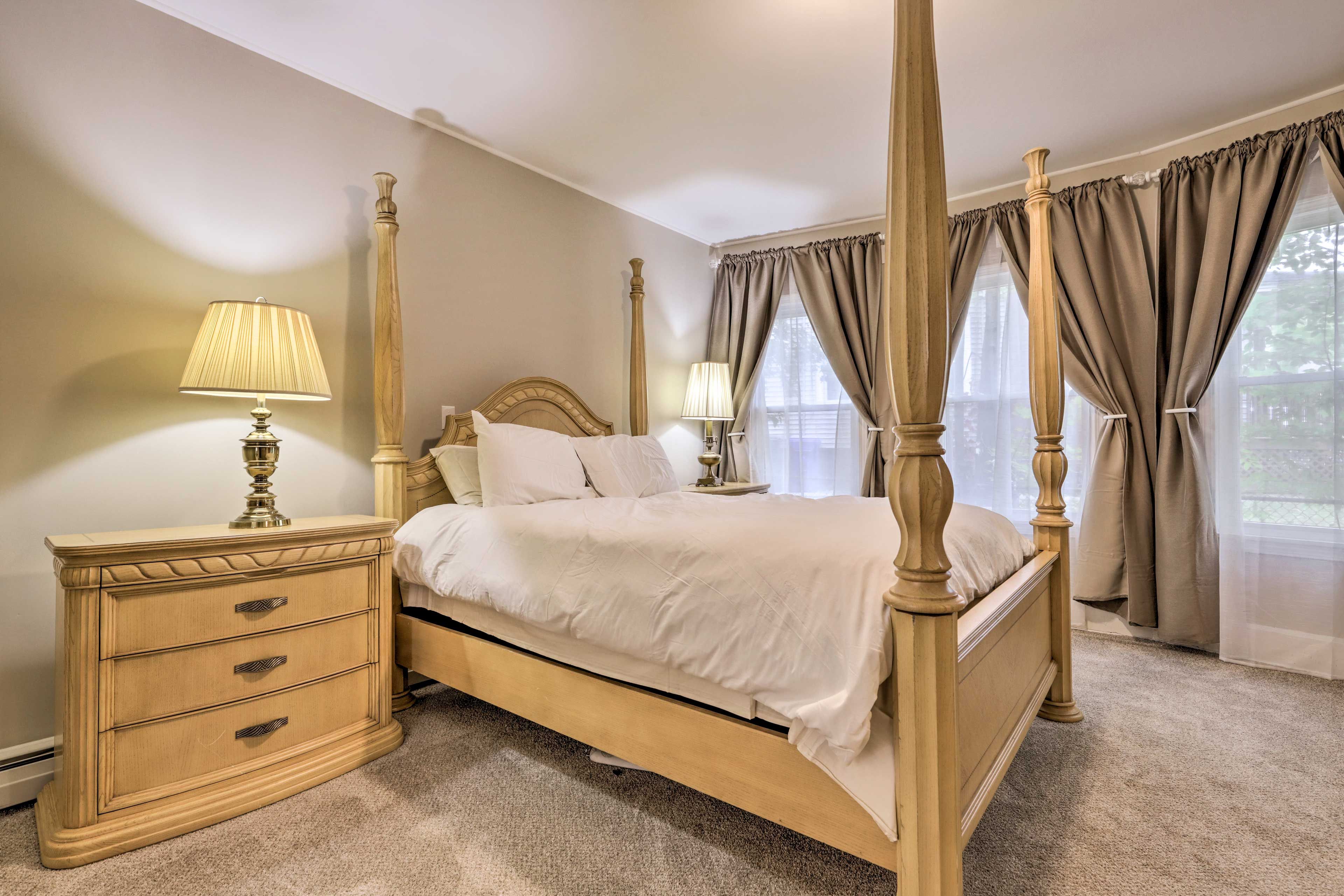 Bedroom 1 | Queen Bed | Linens & Towels Provided
