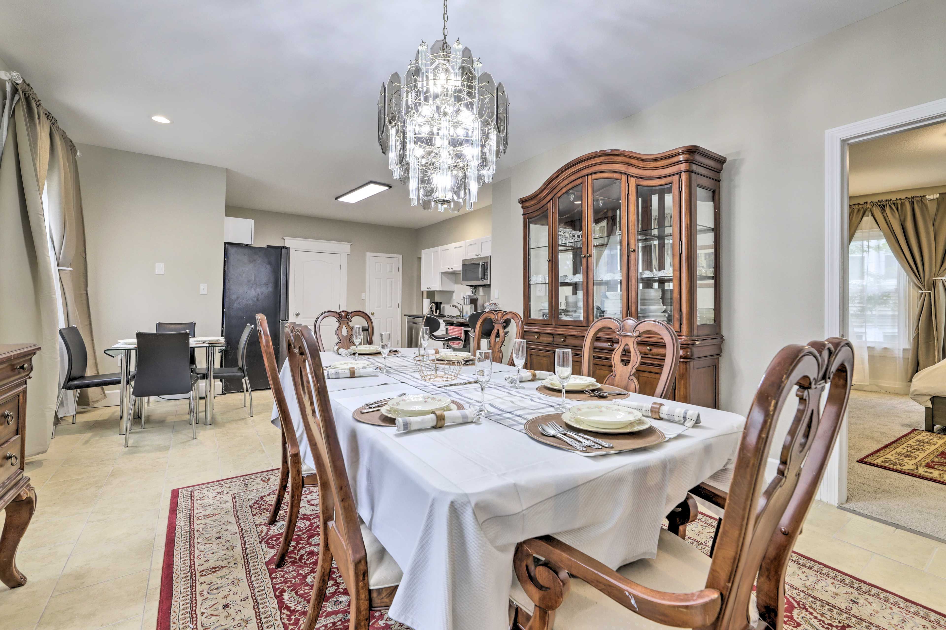 Dining Area | Dishware & Flatware Provided