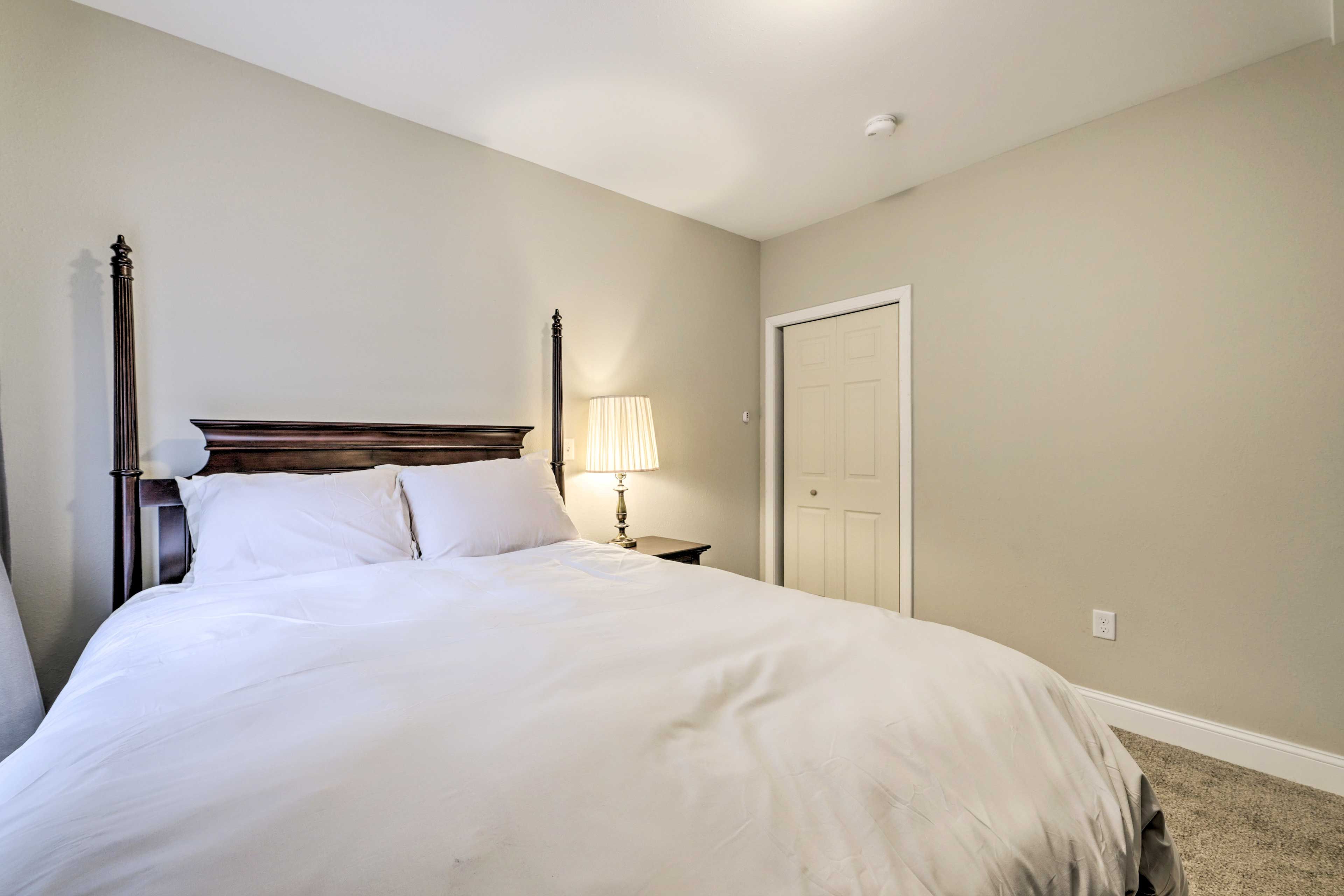 Bedroom 2 | Queen Bed