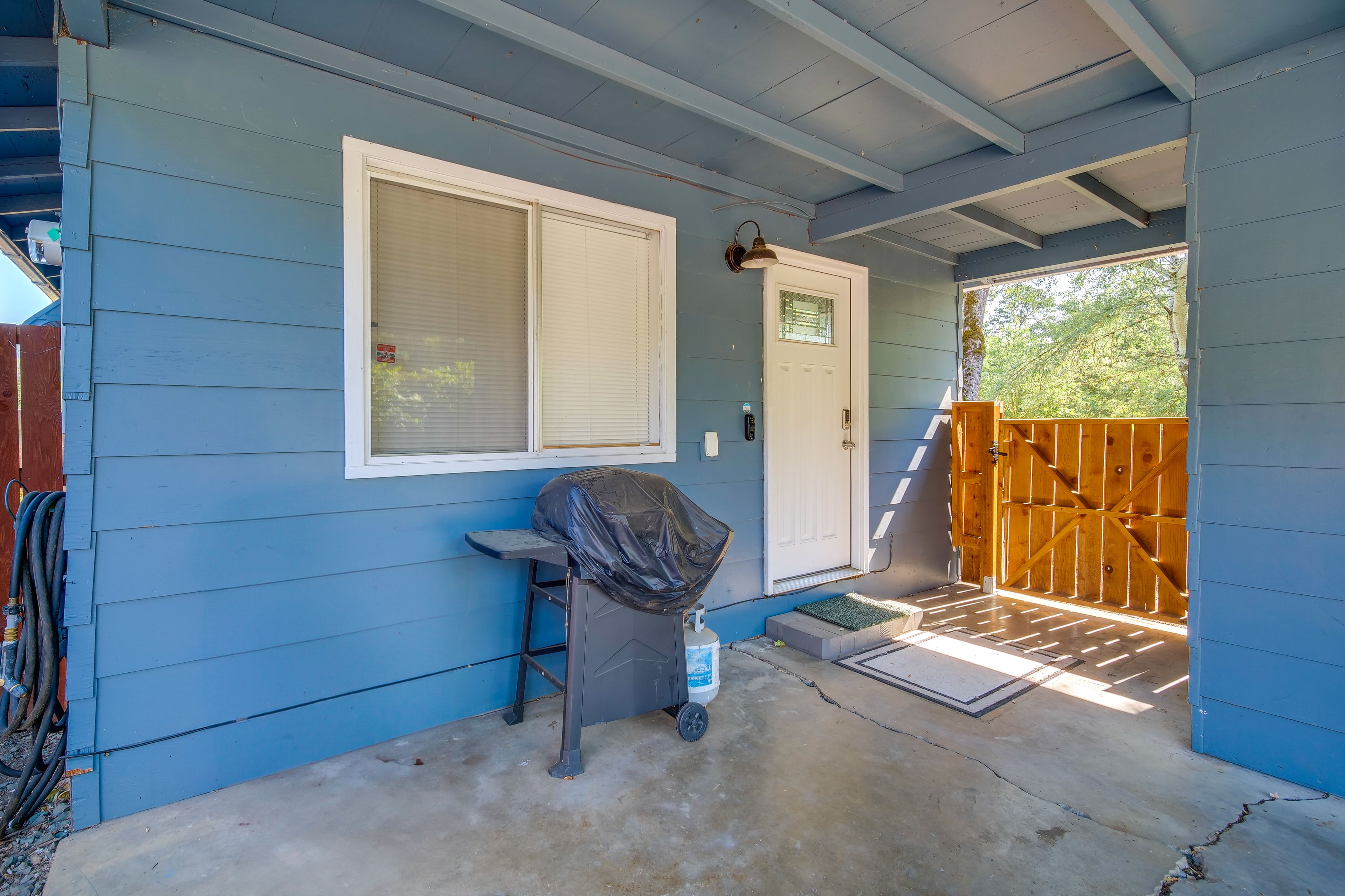 Covered Patio | Gas Grill