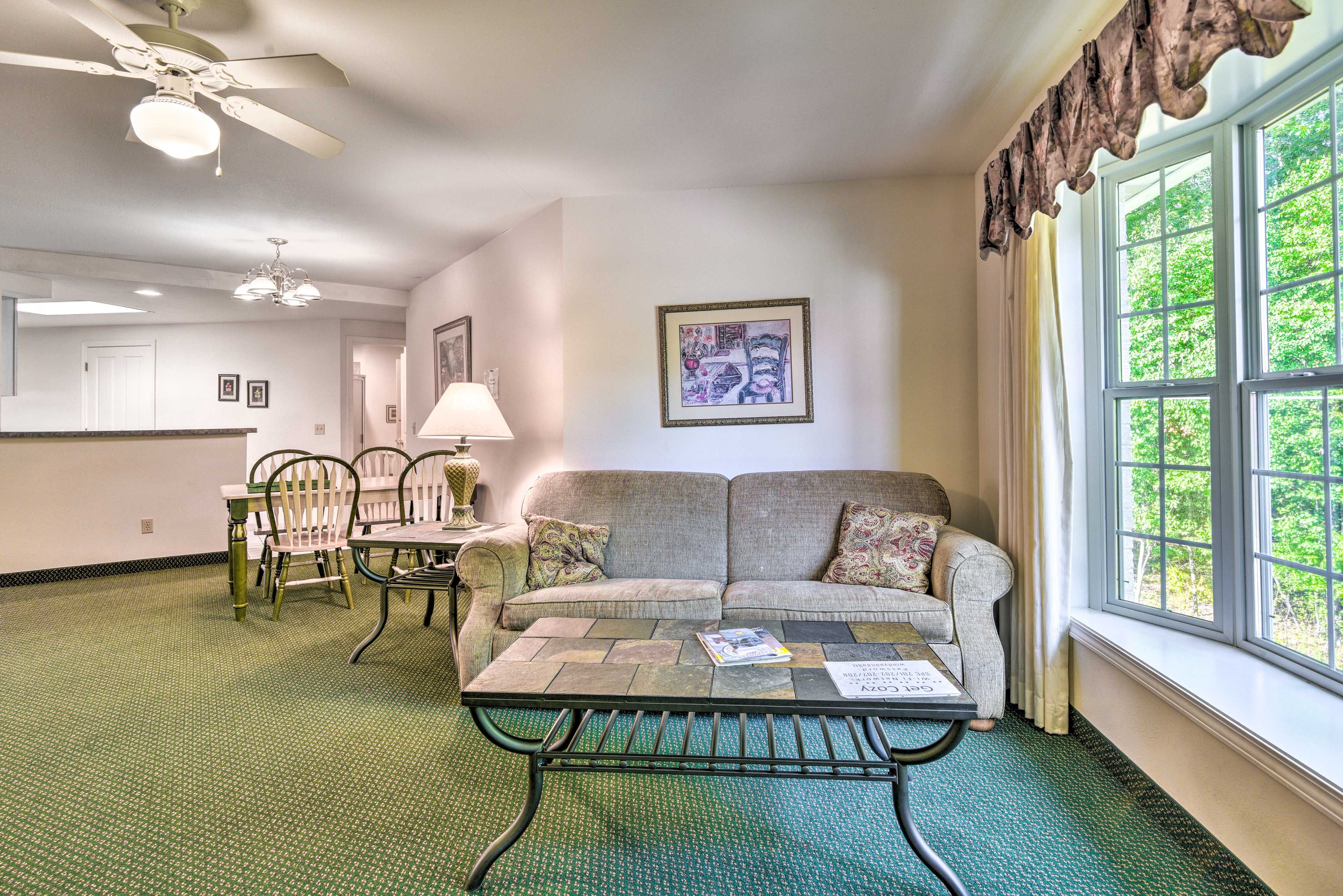 Living Room | Free WiFi | Smart TVs | Central A/C & Heating