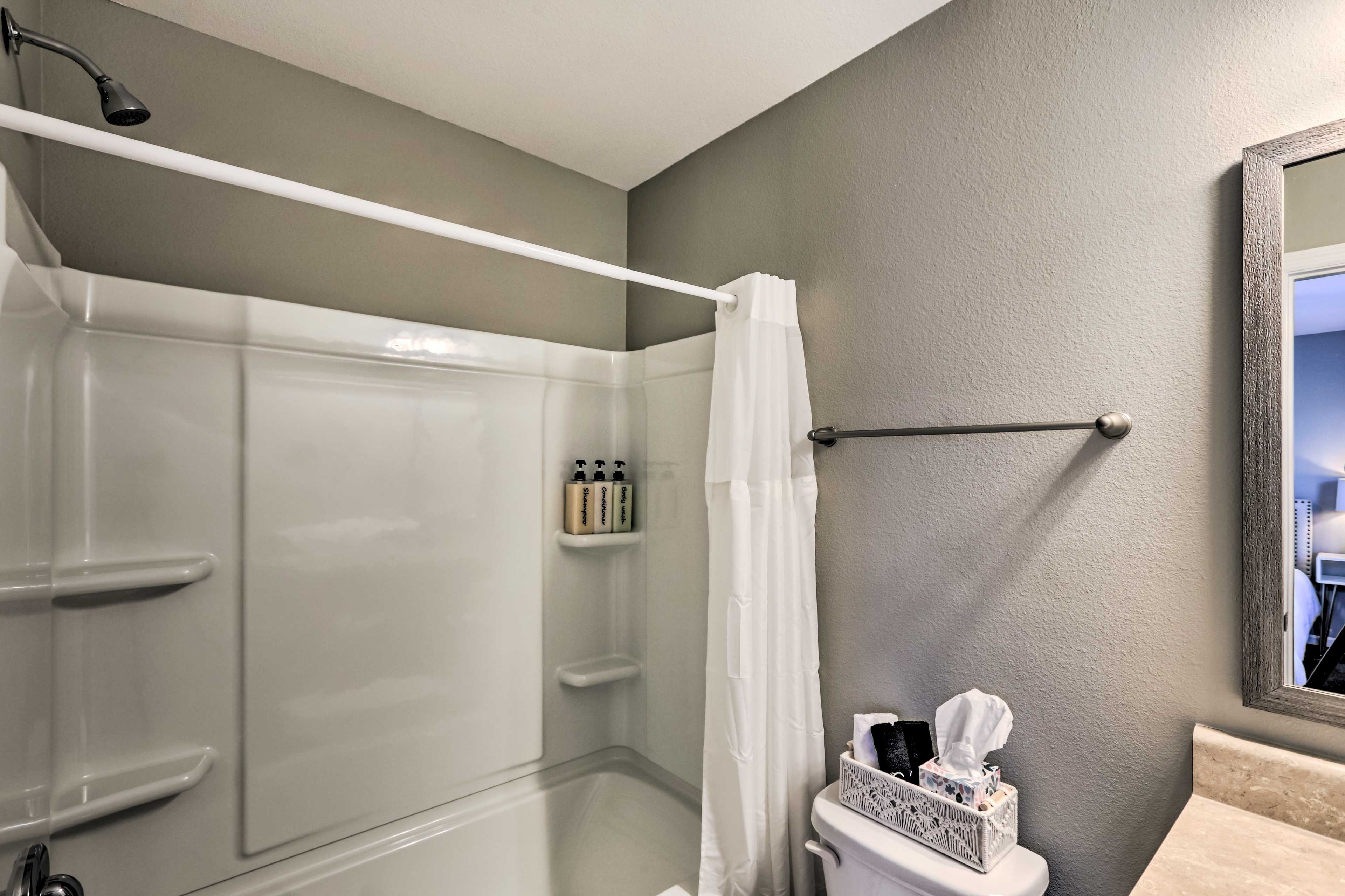 En-Suite Bathroom | Complimentary Toiletries | Hair Dryer