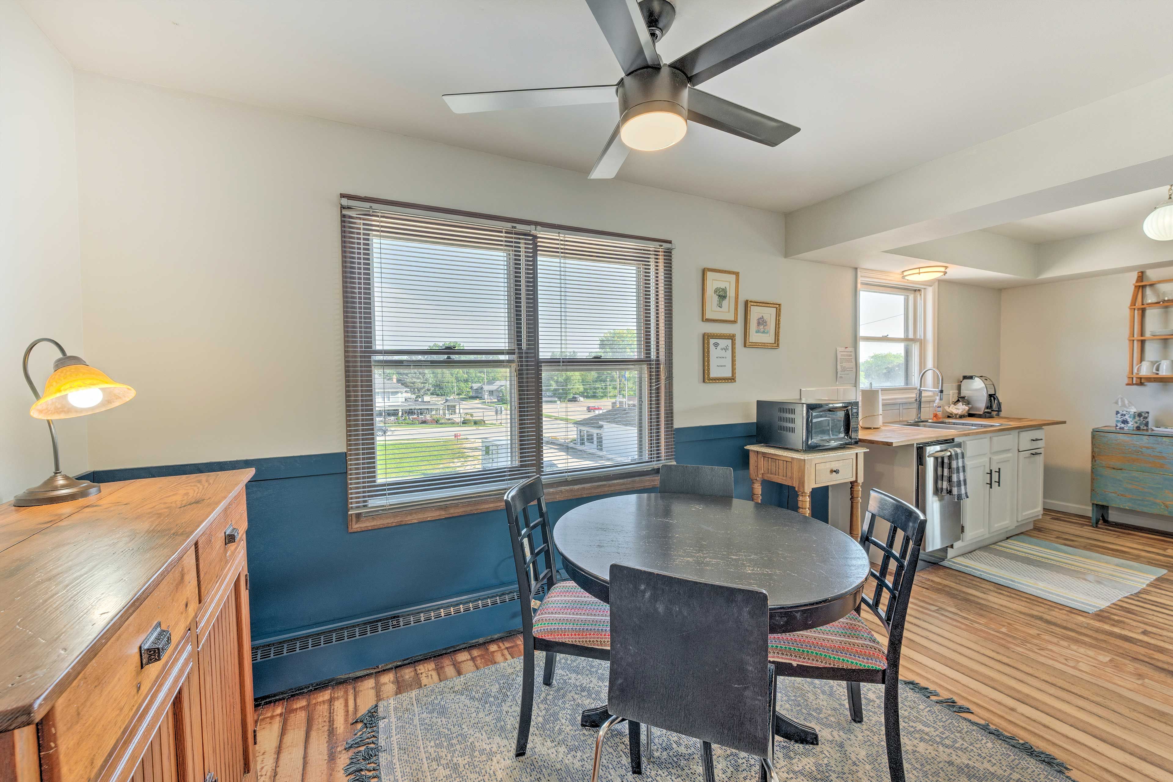 Dining Area | Dishware & Flatware Provided
