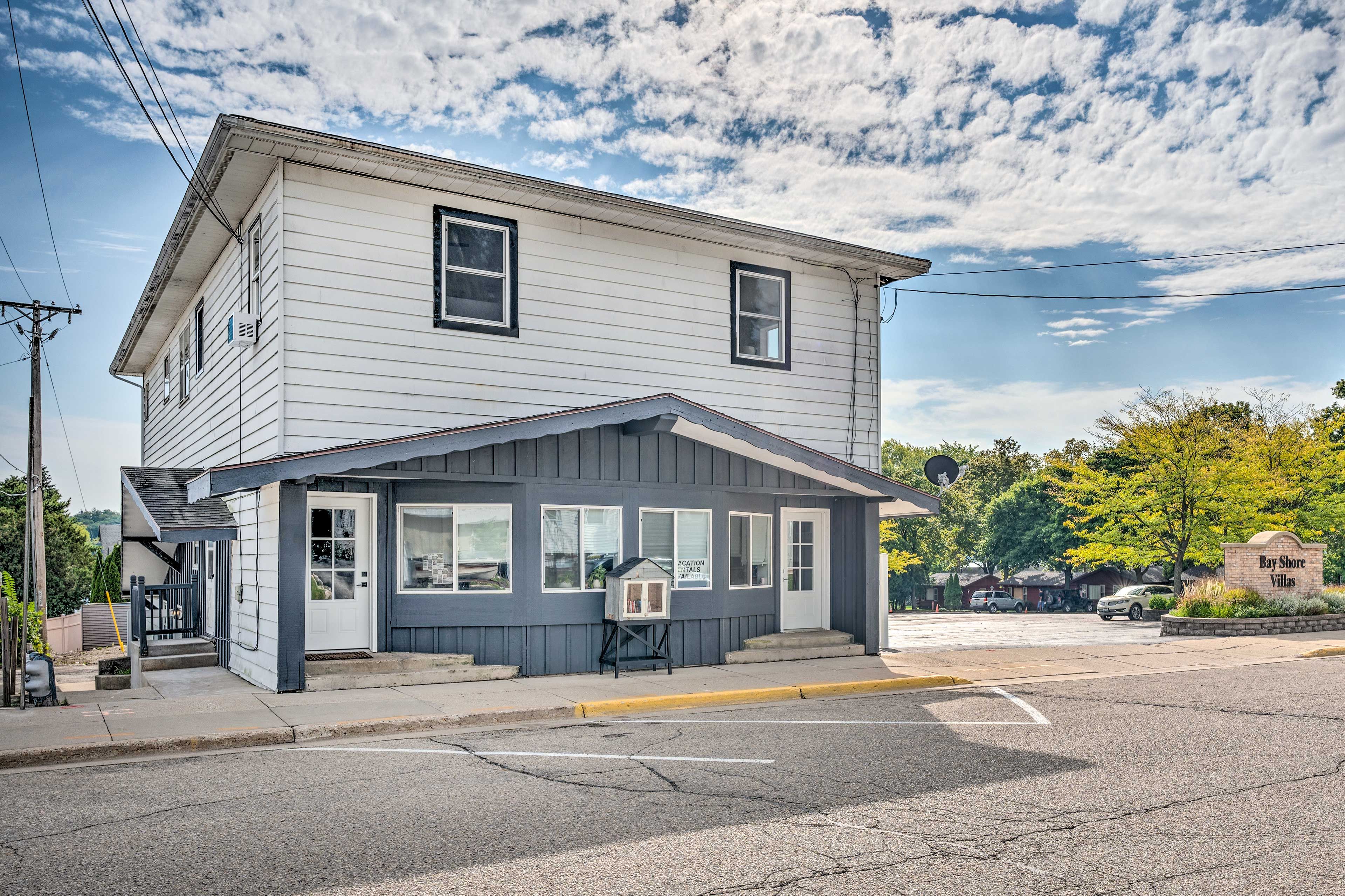 Parking | Community Parking Lot (2 Vehicles) | Trailer Parking Allowed