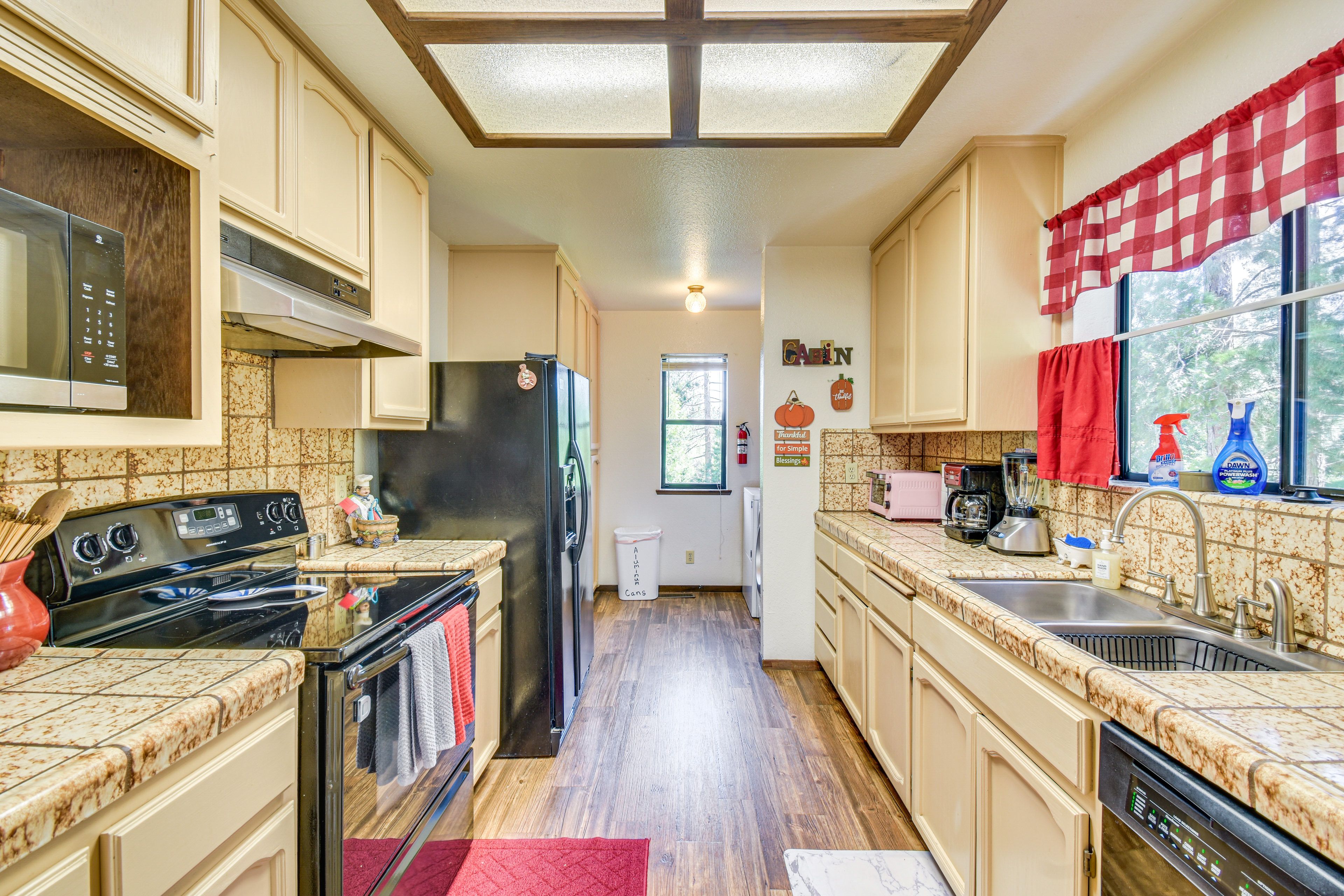Kitchen | Upper Level | Cooking Basics | Complimentary Spices | Dishwasher