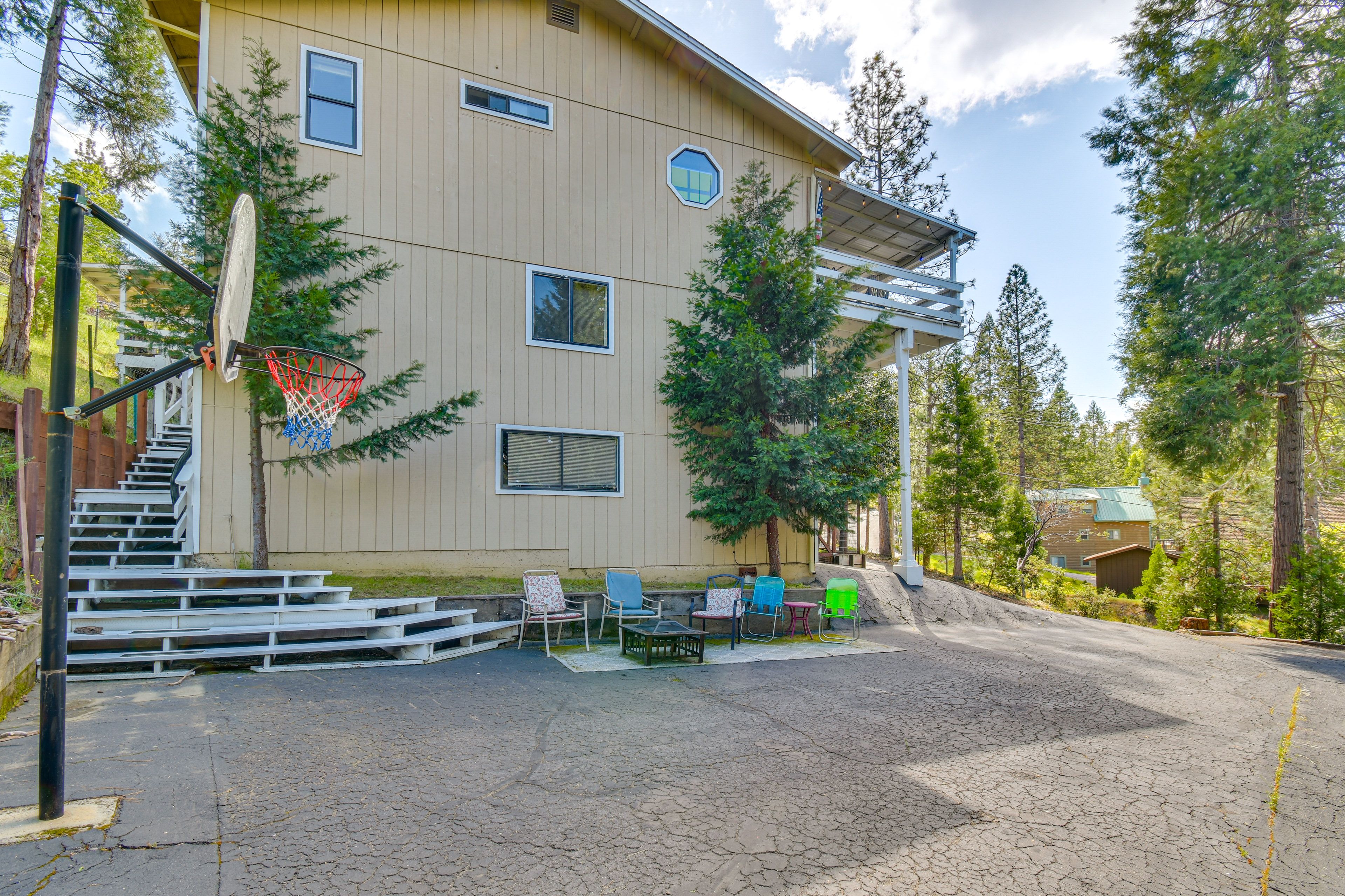 House Exterior | Fire Pit | Basketball Hoop