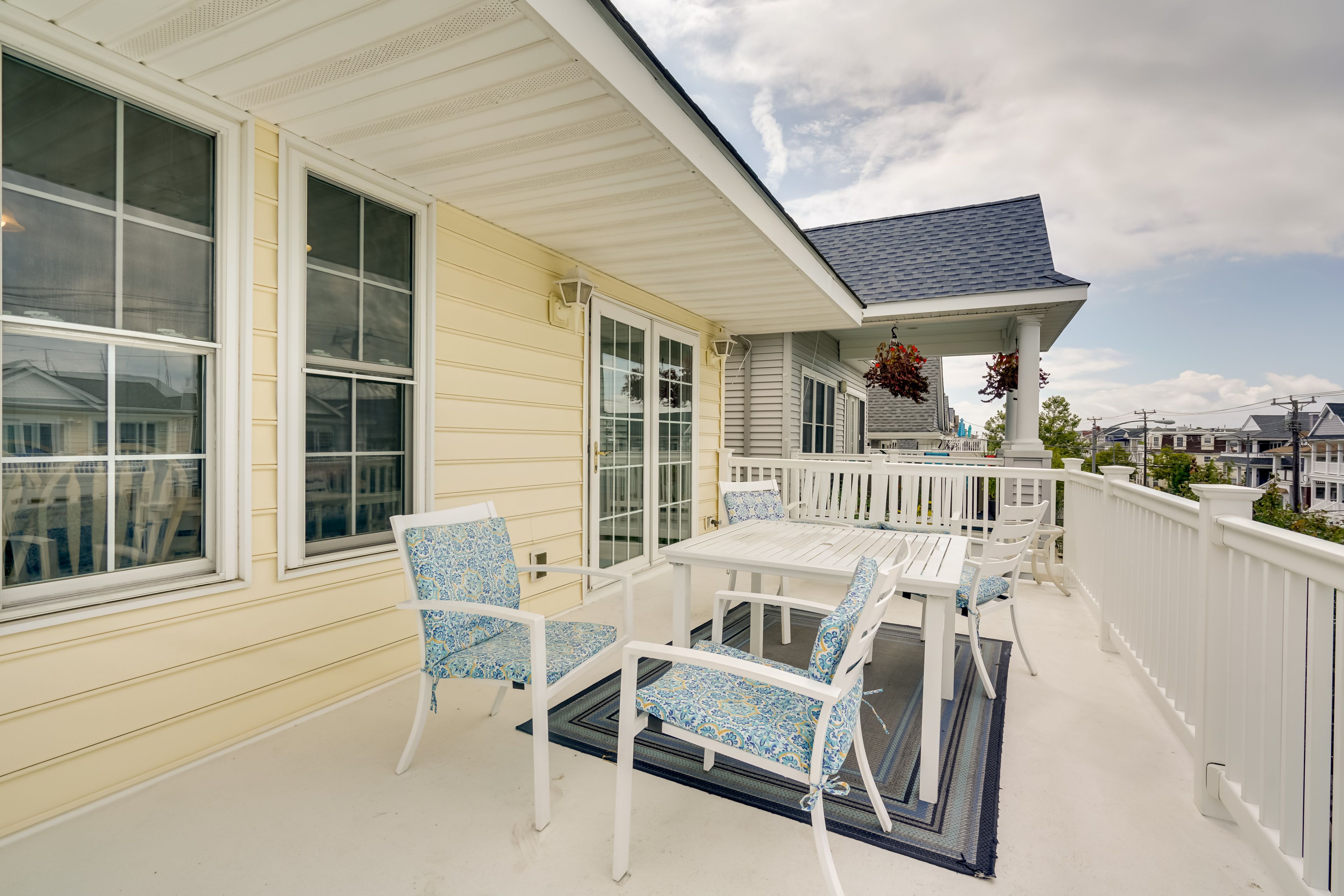 Balcony | Outdoor Dining Area | Additional Accommodations Available