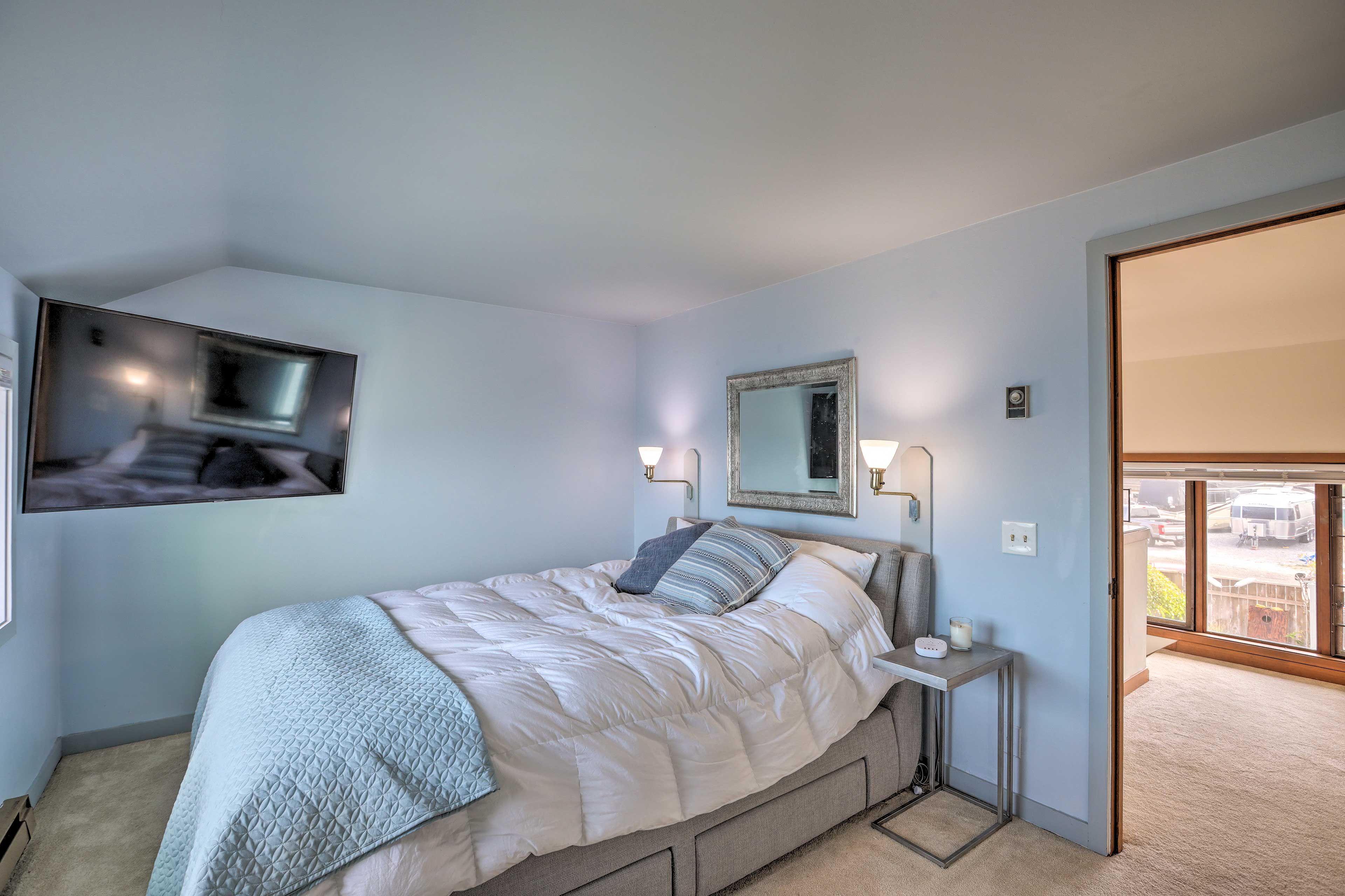 Bedroom 1 | Queen Bed