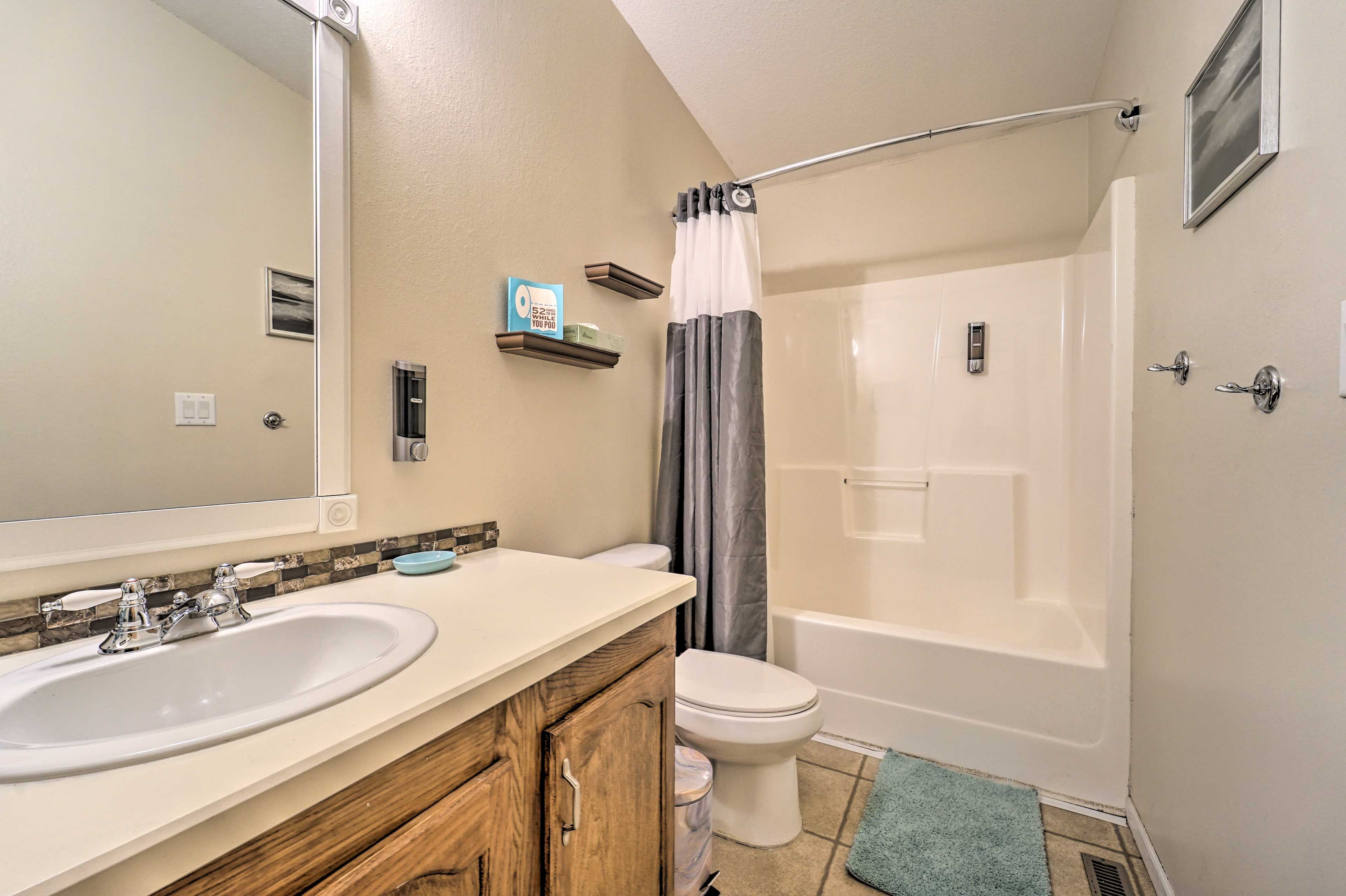 Full Bath | Towels Provided