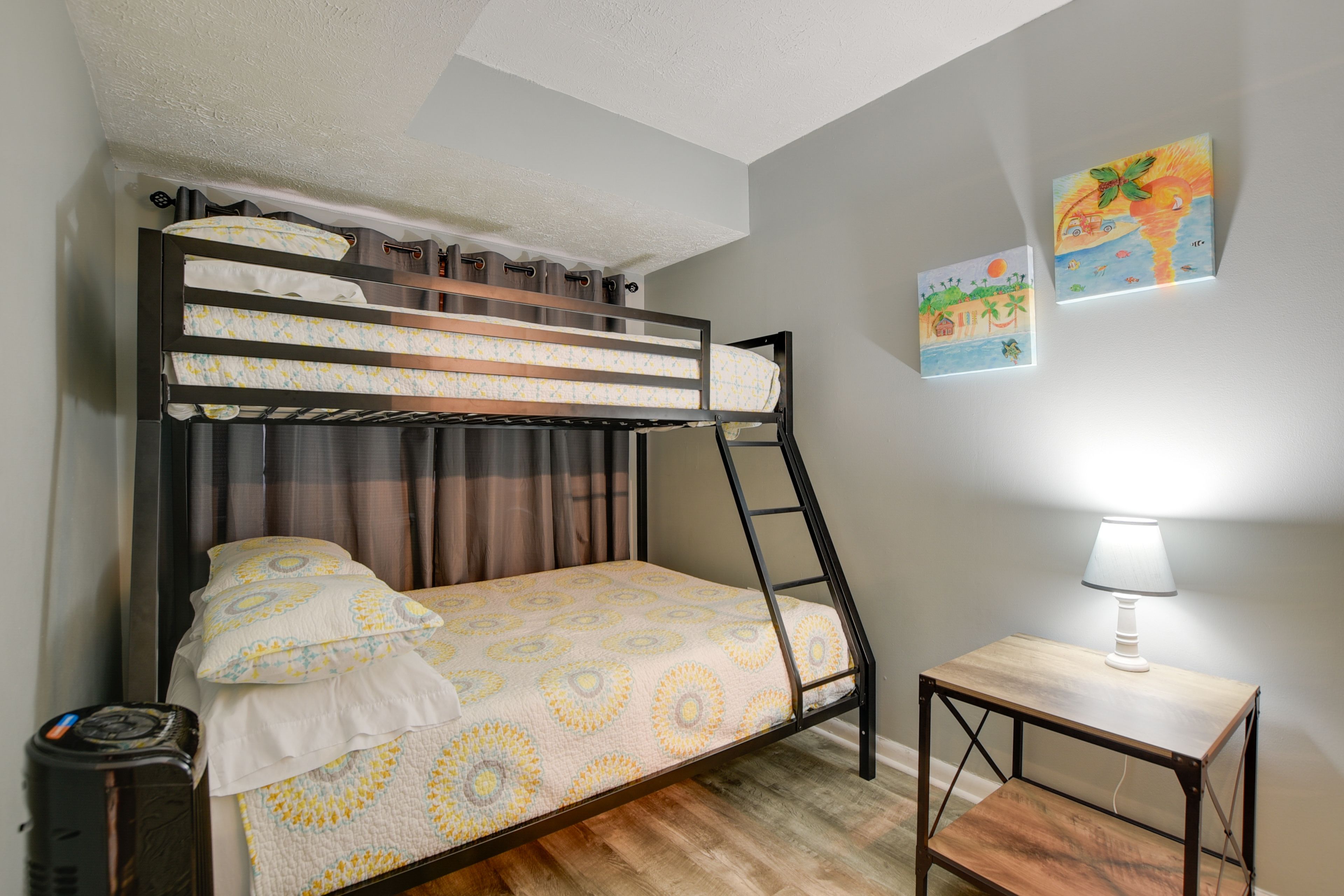 Bedroom 2 | Twin/Full Bunk Bed | Smart TV | En-Suite Bathroom