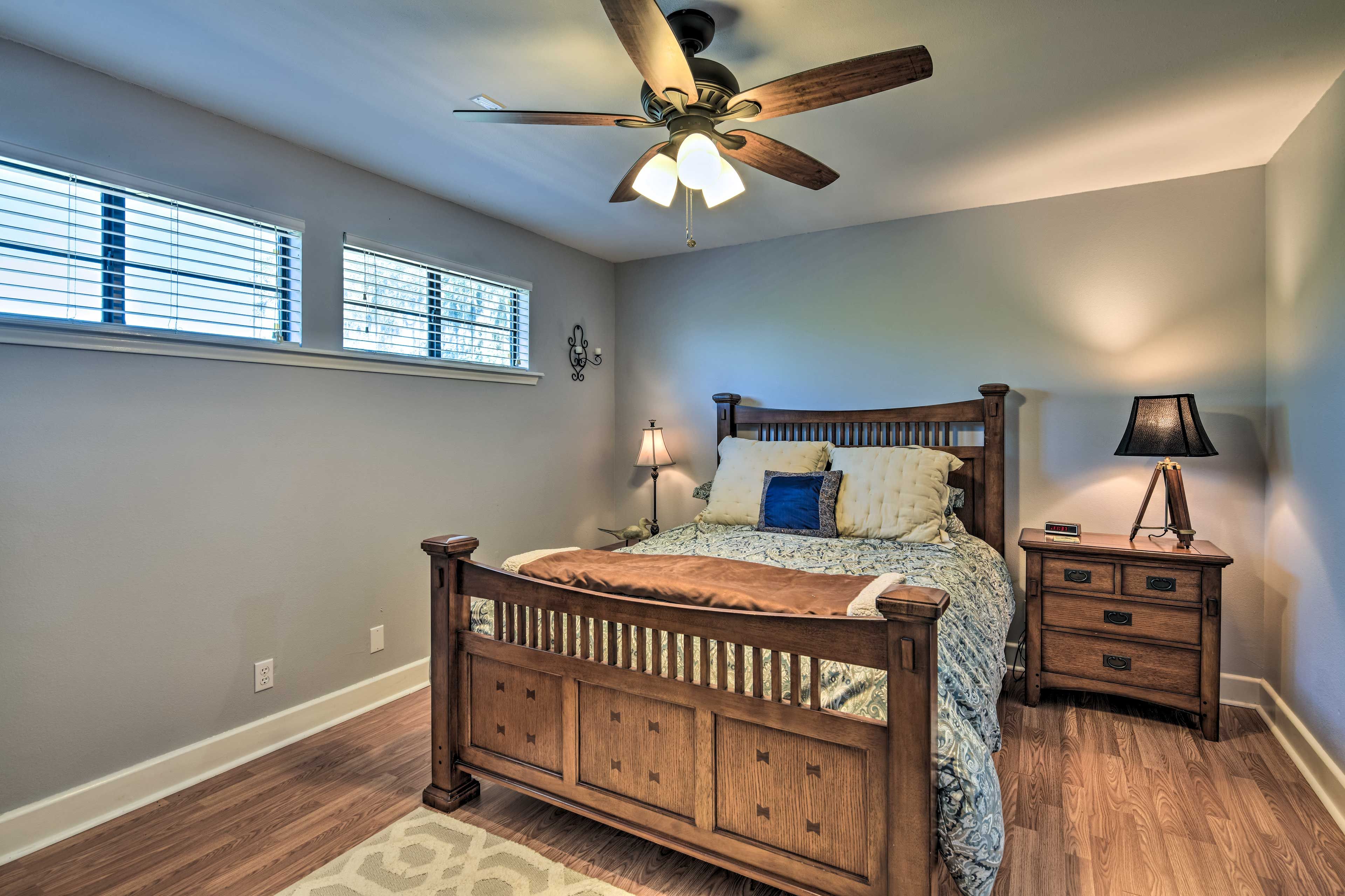 Bedroom 2 | Queen Bed
