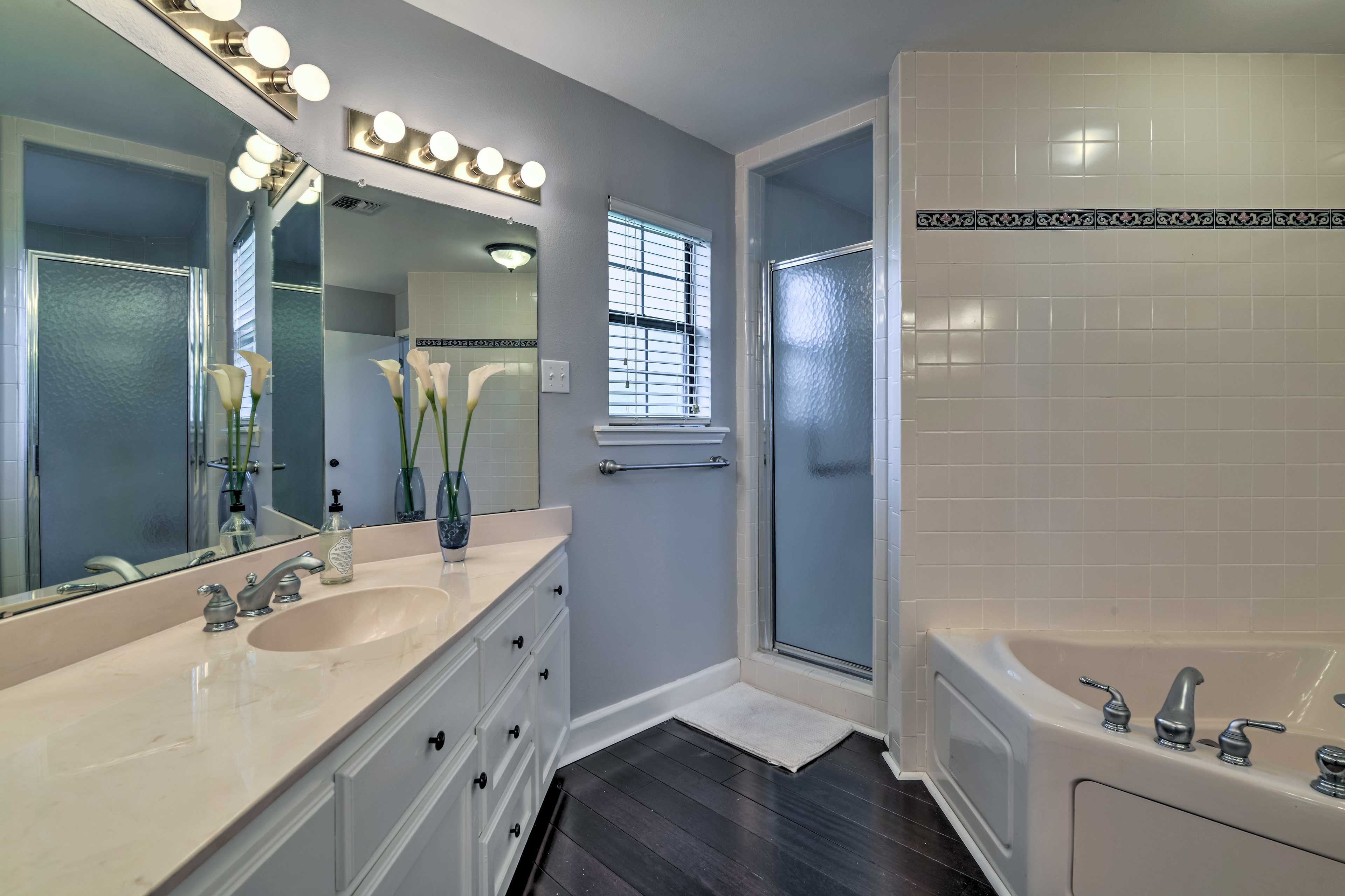 Full Bathroom | Linen & Towels | Hair Dryer