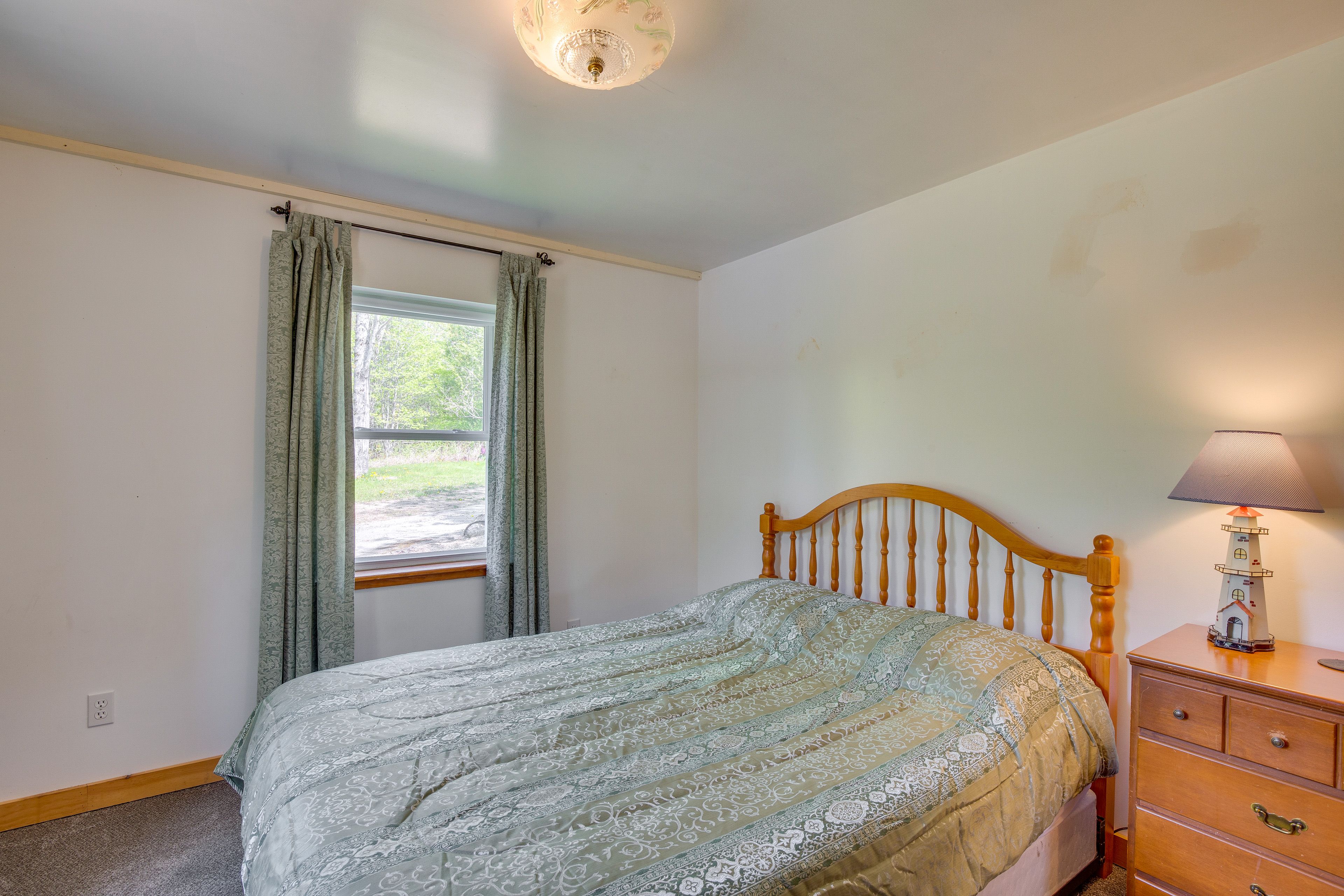 Bedroom 1 | Queen Bed | Linens Provided