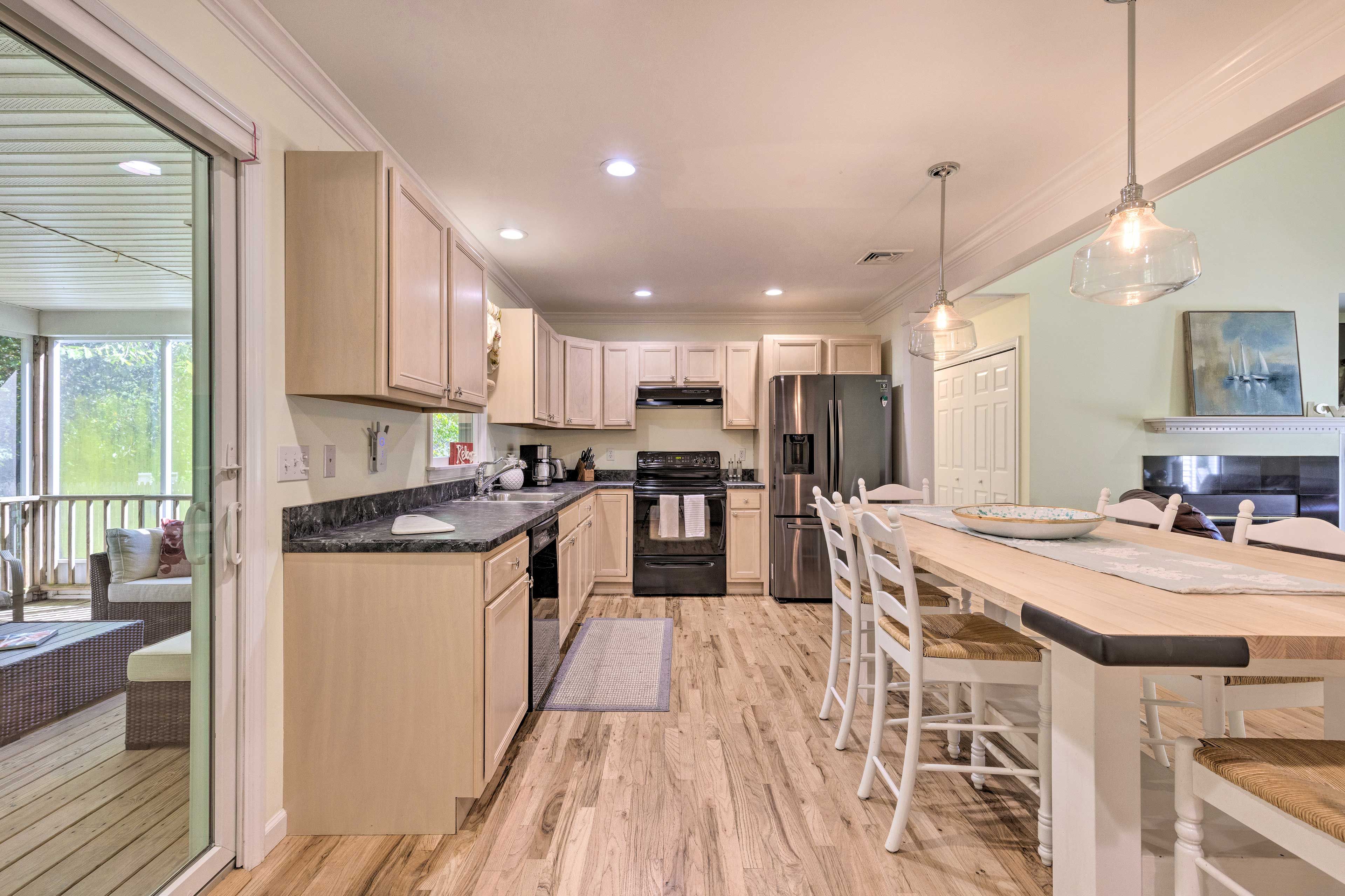 Kitchen | Cooking Basics | Coffee Maker | Paper Towels/Trash Bags Provided