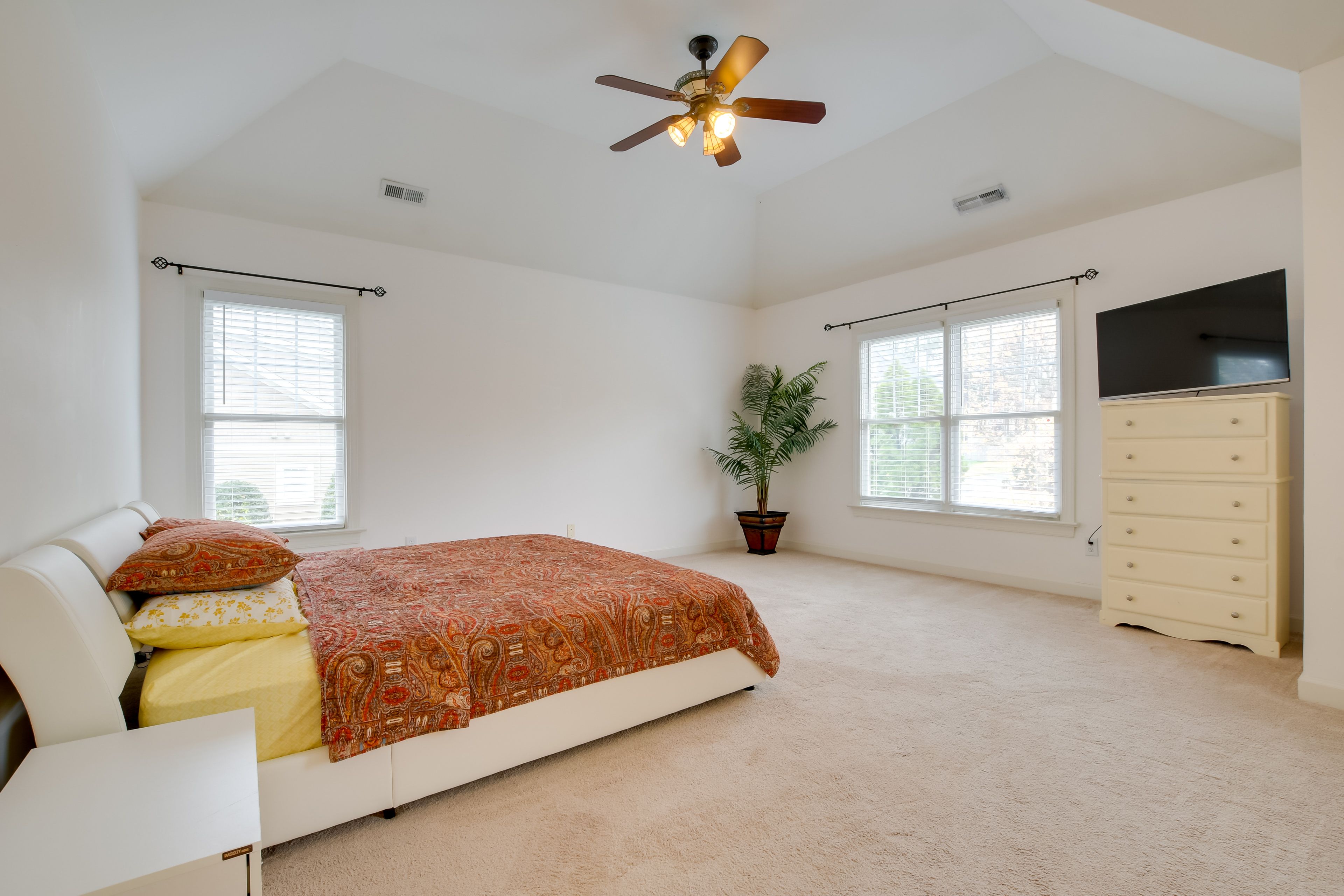 Bedroom 1 | King Bed | 2nd Floor | Linens Provided | En-Suite Bathroom
