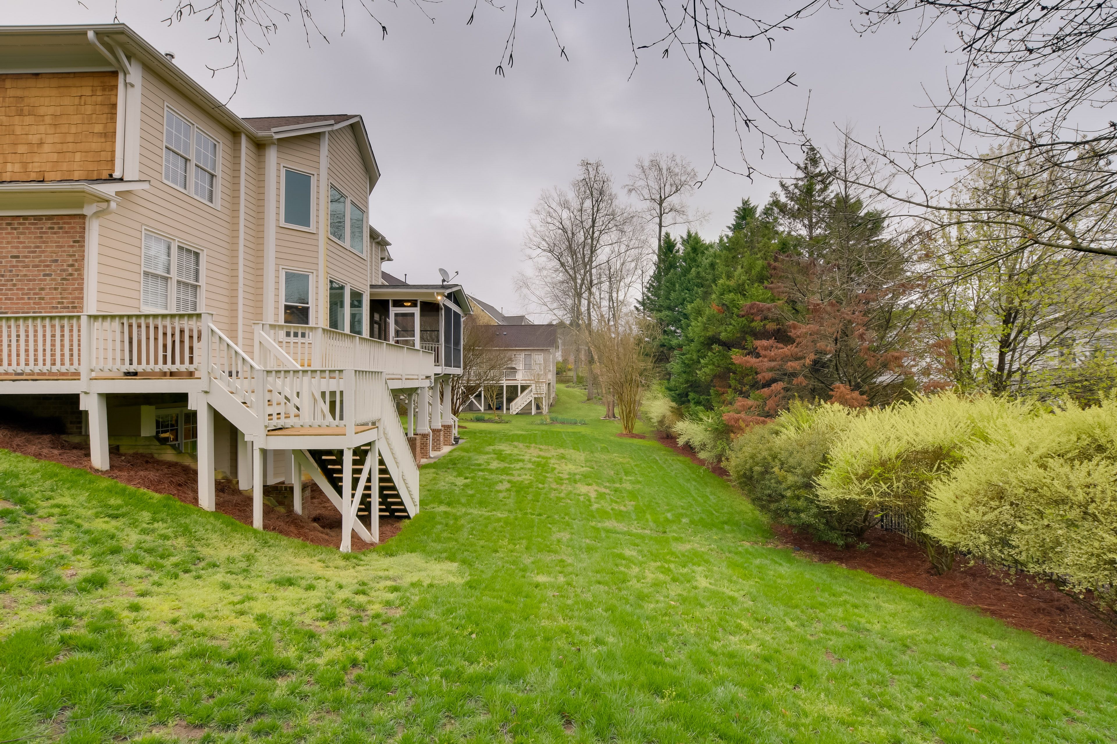Private Yard | Patio | Basketball Hoop