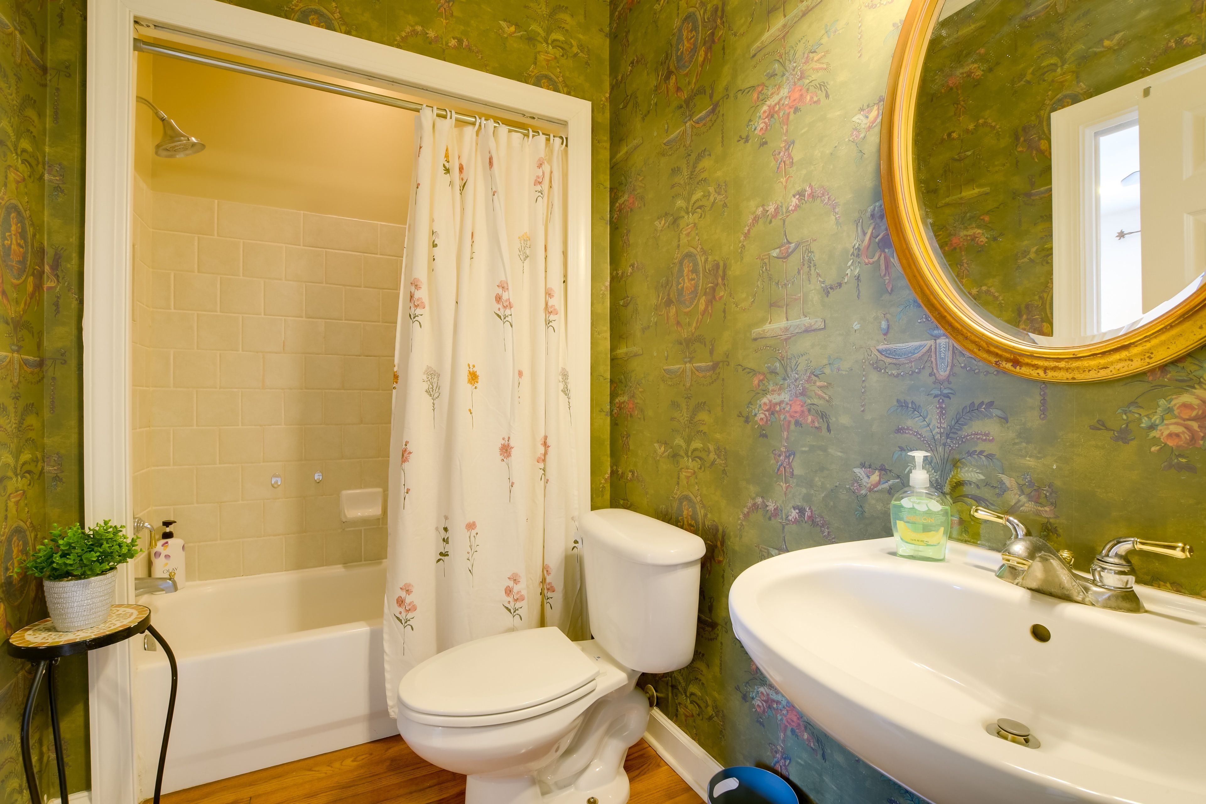 Full Bathroom | 1st Floor